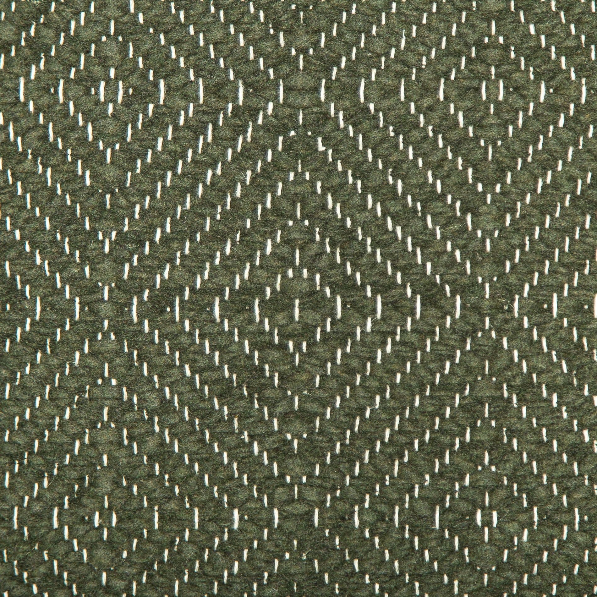 <p>Big Diamond Twill, green 0492 on the natural yarn</p>