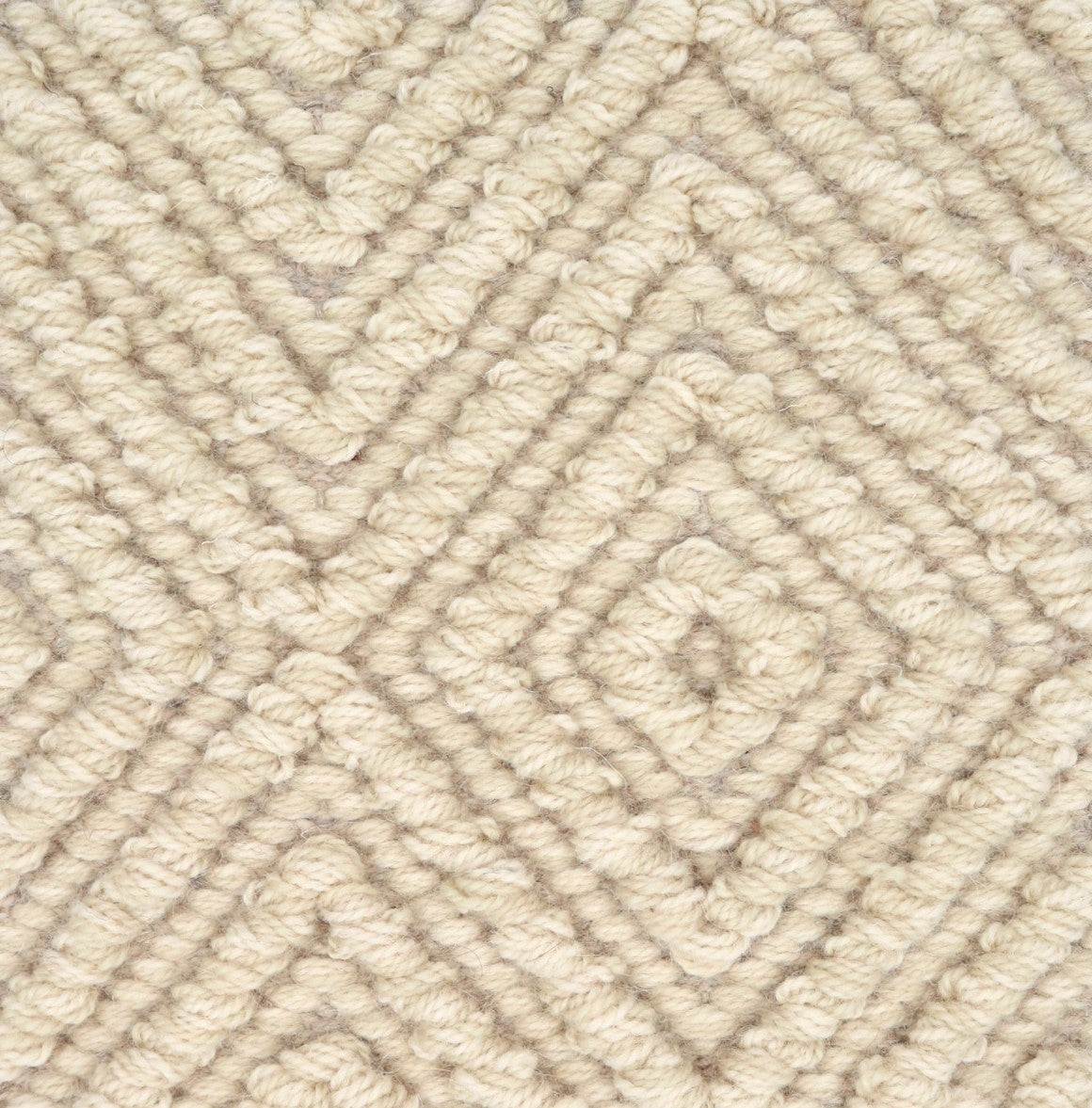 <p>Big Diamond Twill in Bouclé, main cream mix 6023, 06, inside light grey 12 on the natural yarn</p>