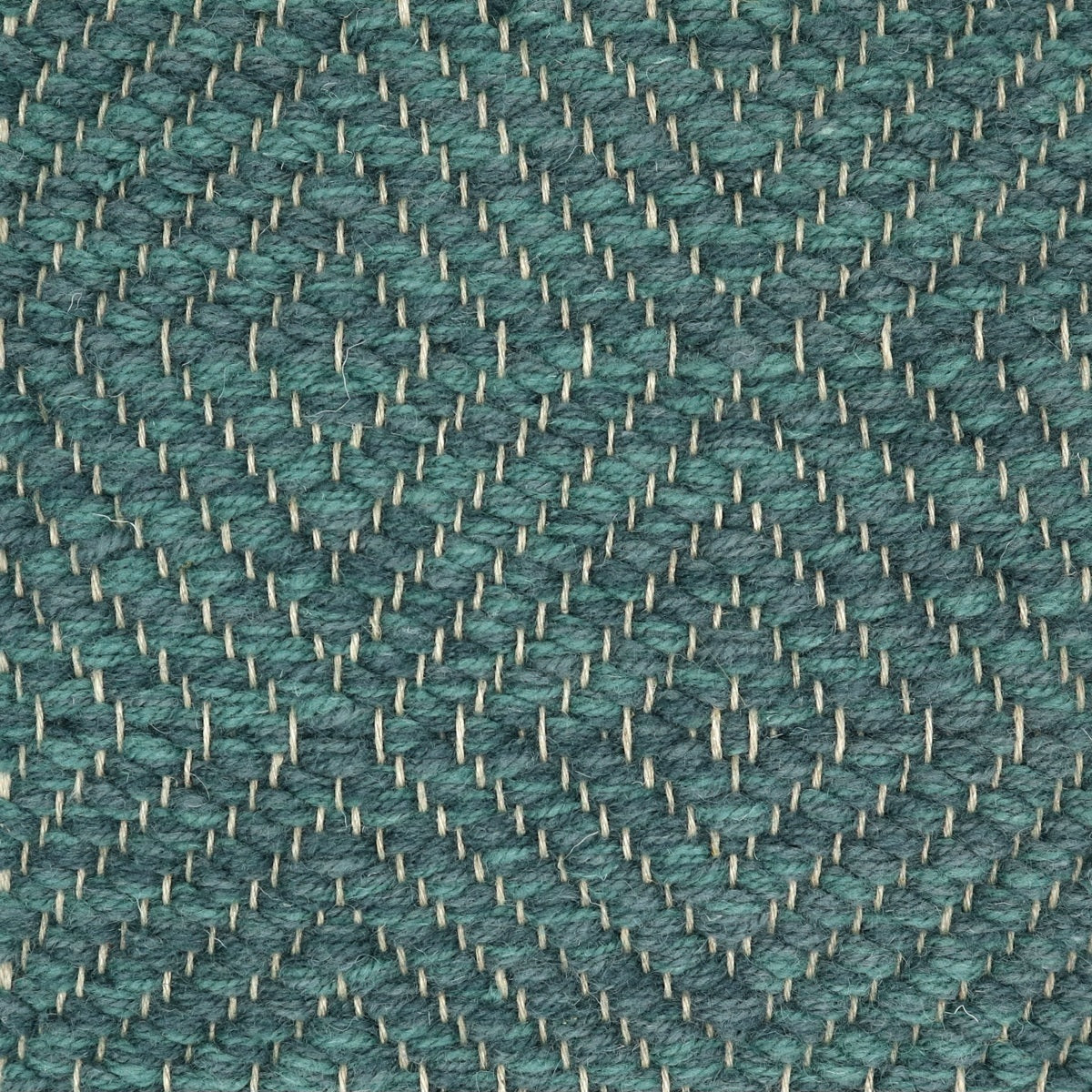 <p>Big Diamond Twill, petroleum mix CH3424, 504, 262 on the natural yarn</p>