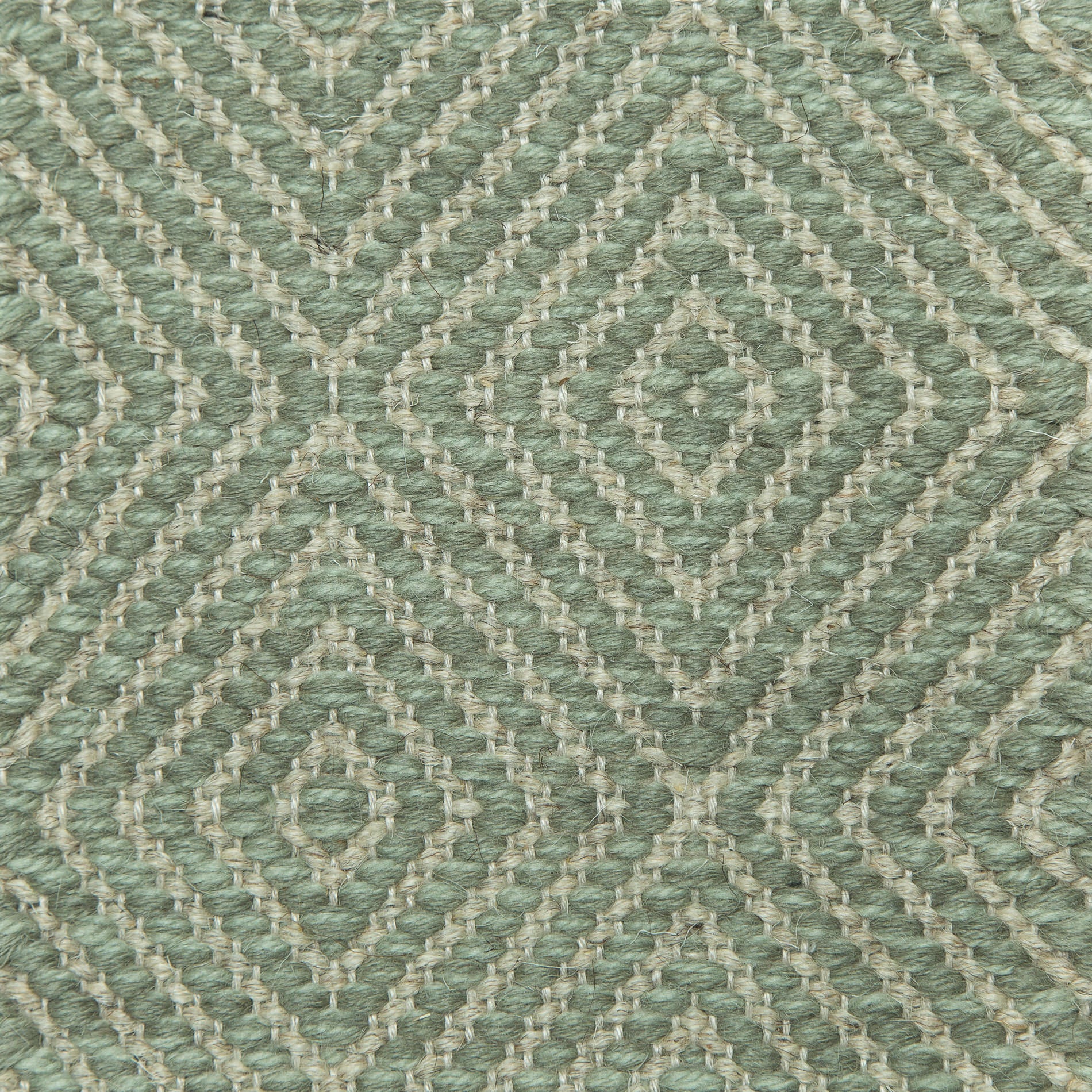 <p>Big Dual Diamond Twill, main green mix CH016, 1025, inside grey 12 on the natural yarn</p>