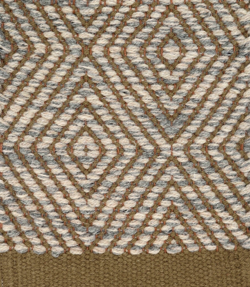 <p>Big Dual Diamond Twill, main grey mix 04, 12; inside olive 8197; woven ending in olive 8197 on the brown yarn</p>