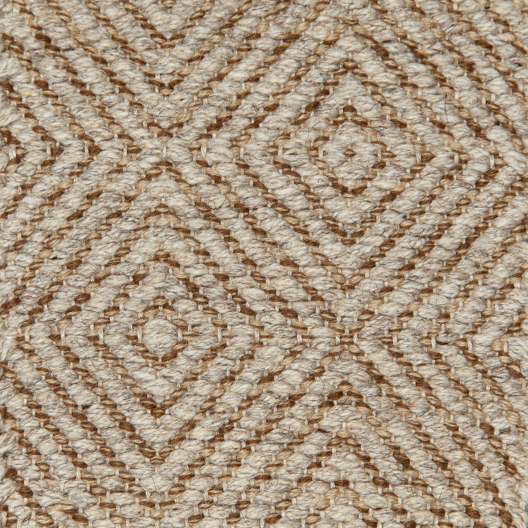 <p>Big Dual Diamond Twill, main light grey 12, inside tobacco mix 6014, 6017 on the natural yarn</p>