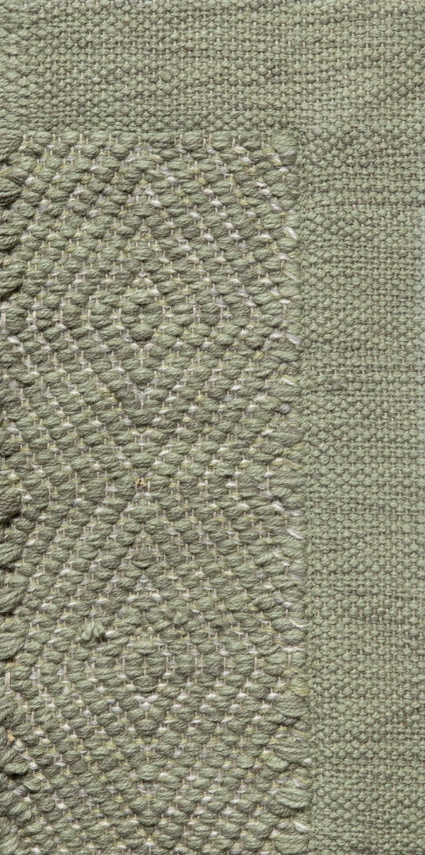 <p>Big Dual Diamond Twill with Single Weave Frame, main green mix CH016, 1025, inside grey mix 1009, 1023, 4015, frame in green mix 4015, 1025, CH016 on the natural yarn</p>