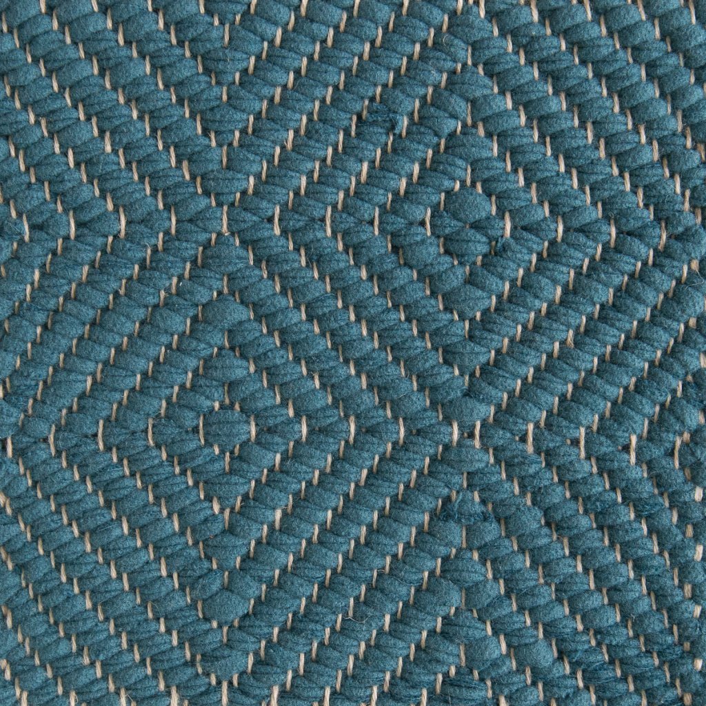 <p>Big Diamond Twill, blue H491 on the natural yarn</p>