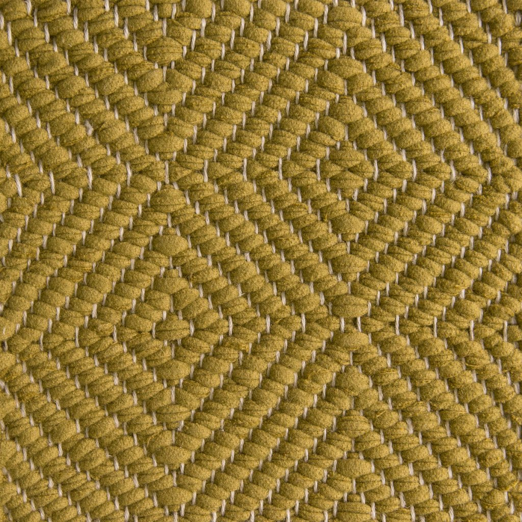 <p>Big Diamond Twill, olive H472 on the natural yarn</p>