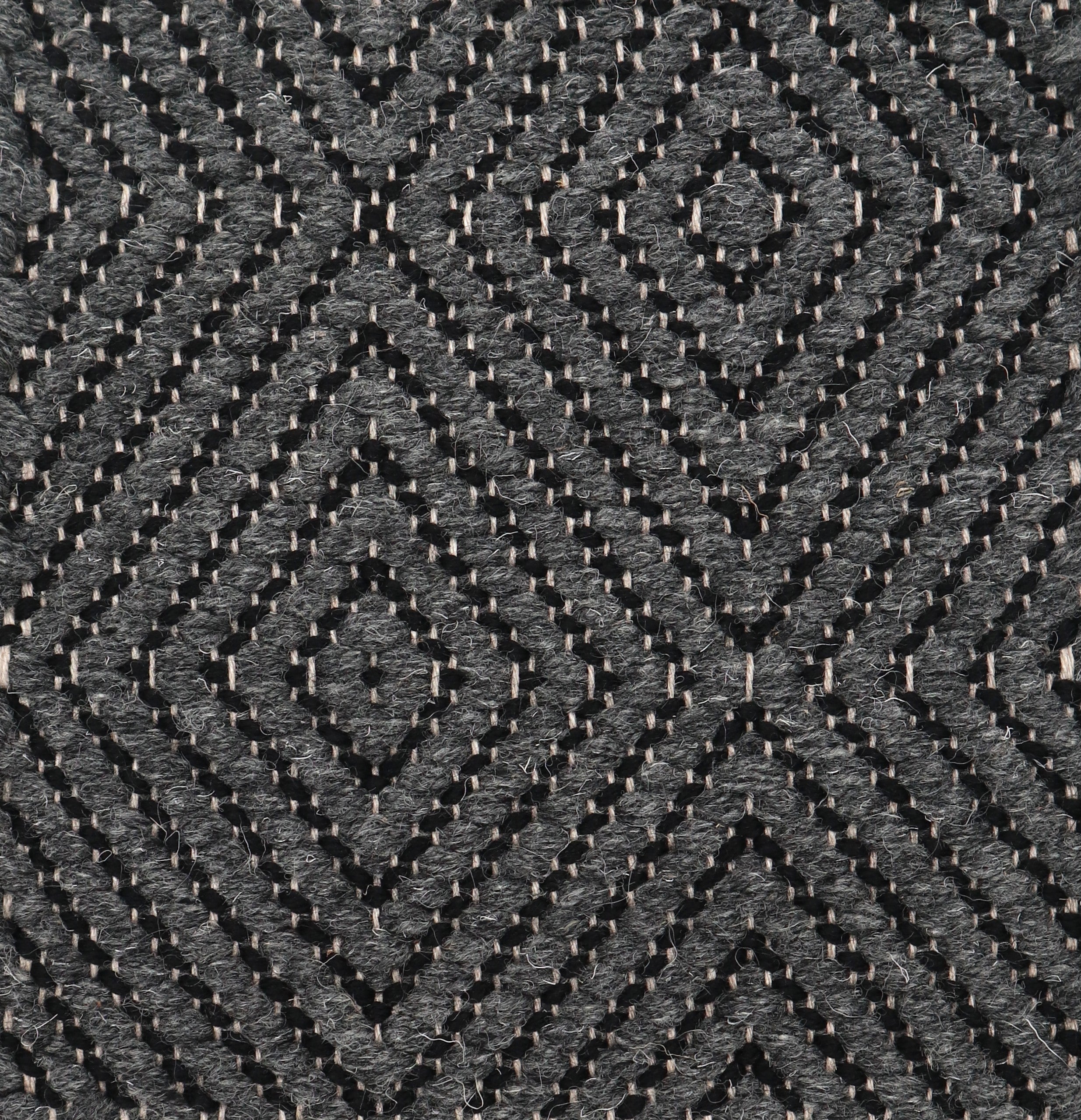 <p>Big Dual Diamond Twill, main dark grey 05, inside black 1006, warp - natural</p>