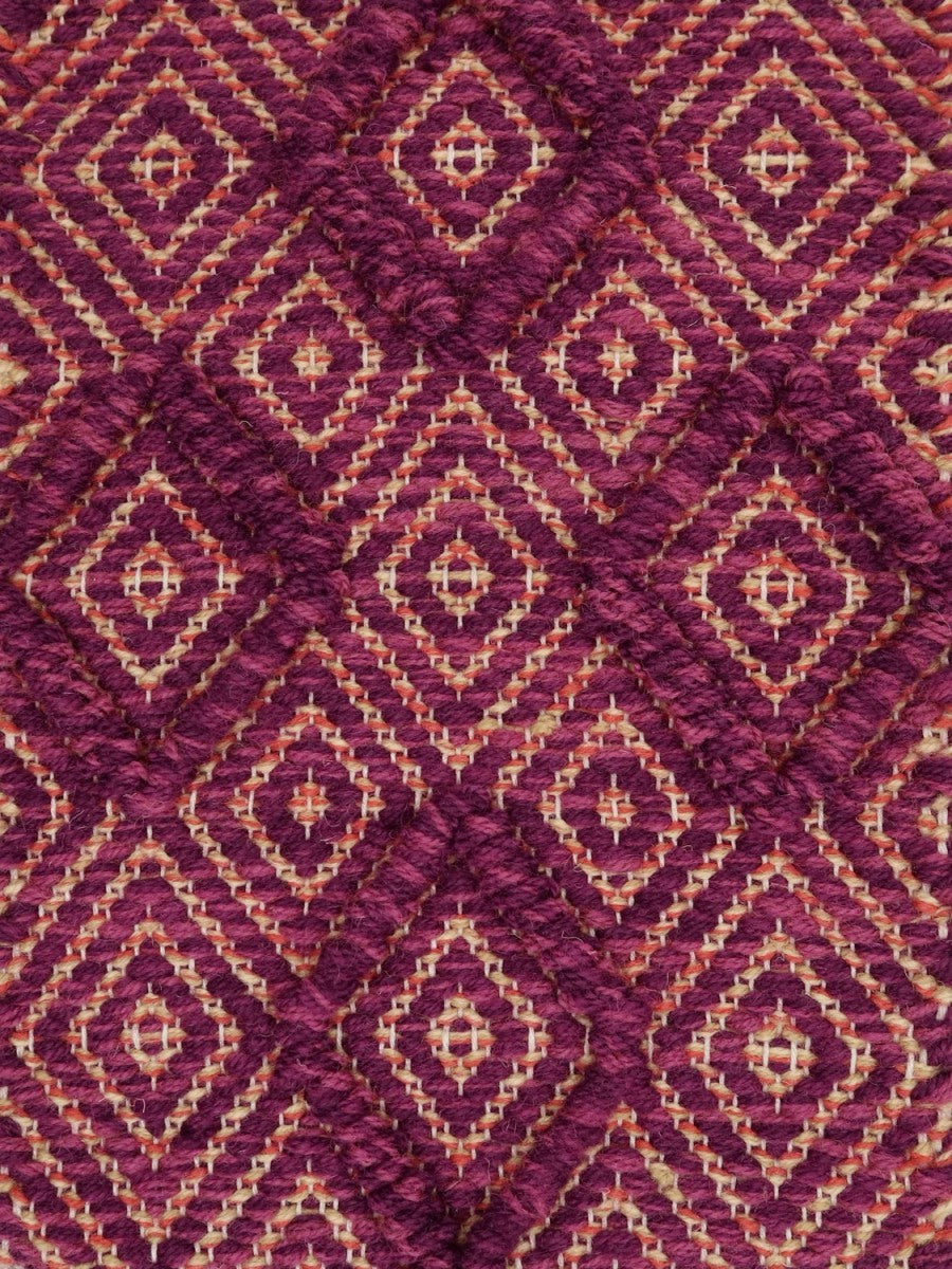 <p>Bouclé Diamond - Dual Diamond Twill, main violet mix 8036, 8037, 7004, inside mix 8154, 6004, 6003 on the natural yarn</p>