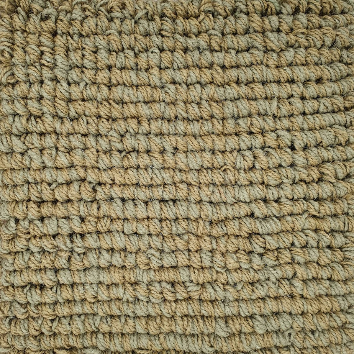 <p>Bouclé, green mix CH016, 4012 on the natural yarn</p>