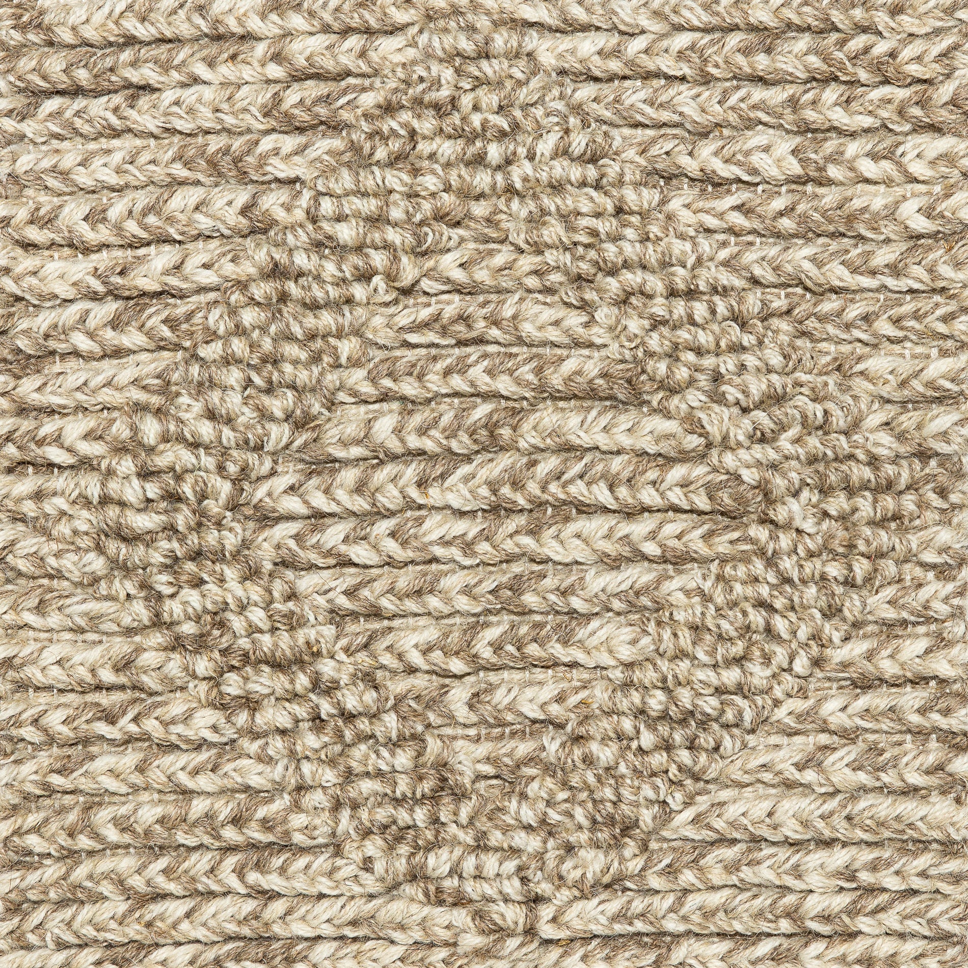 <p>Braids, Bouclé (diamond) and Field in beige mix 02, 03, 07 on the natural yarn</p>