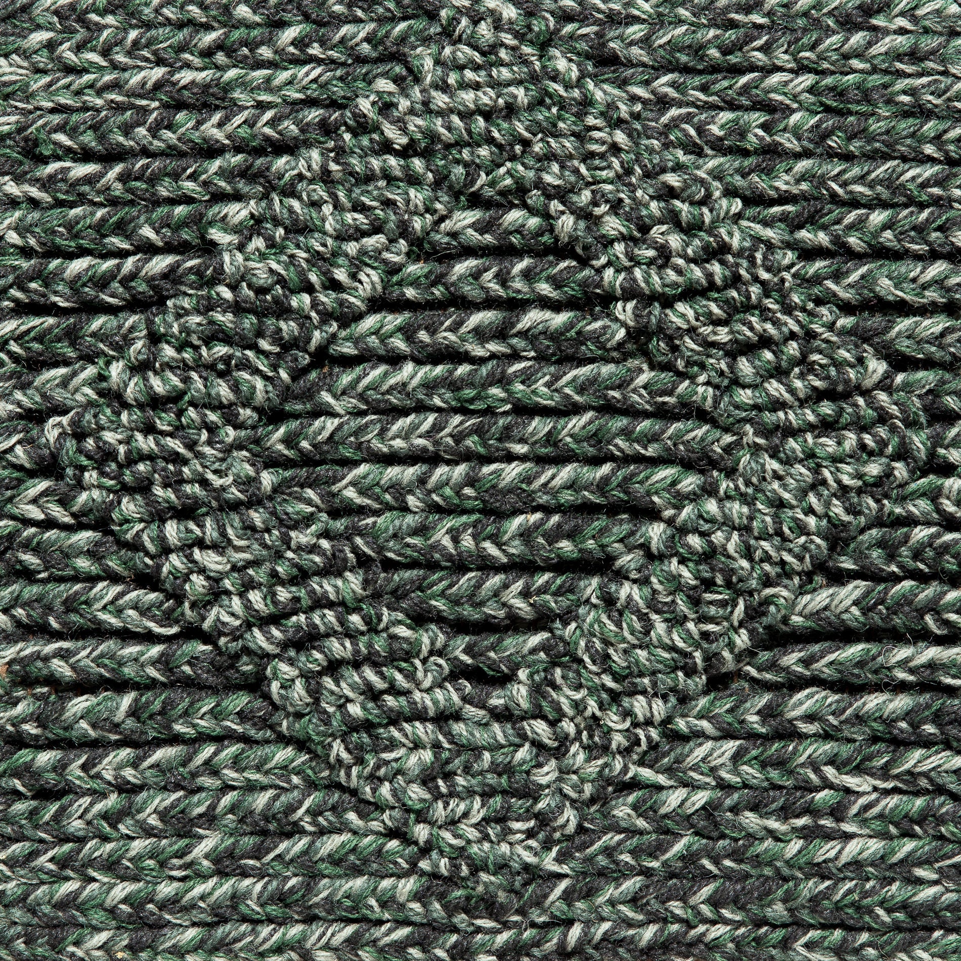 <p>Braids, Boucle (diamond) and Field in green mix CH7878, CH017, 4011, 1025 on the brown yarn</p>