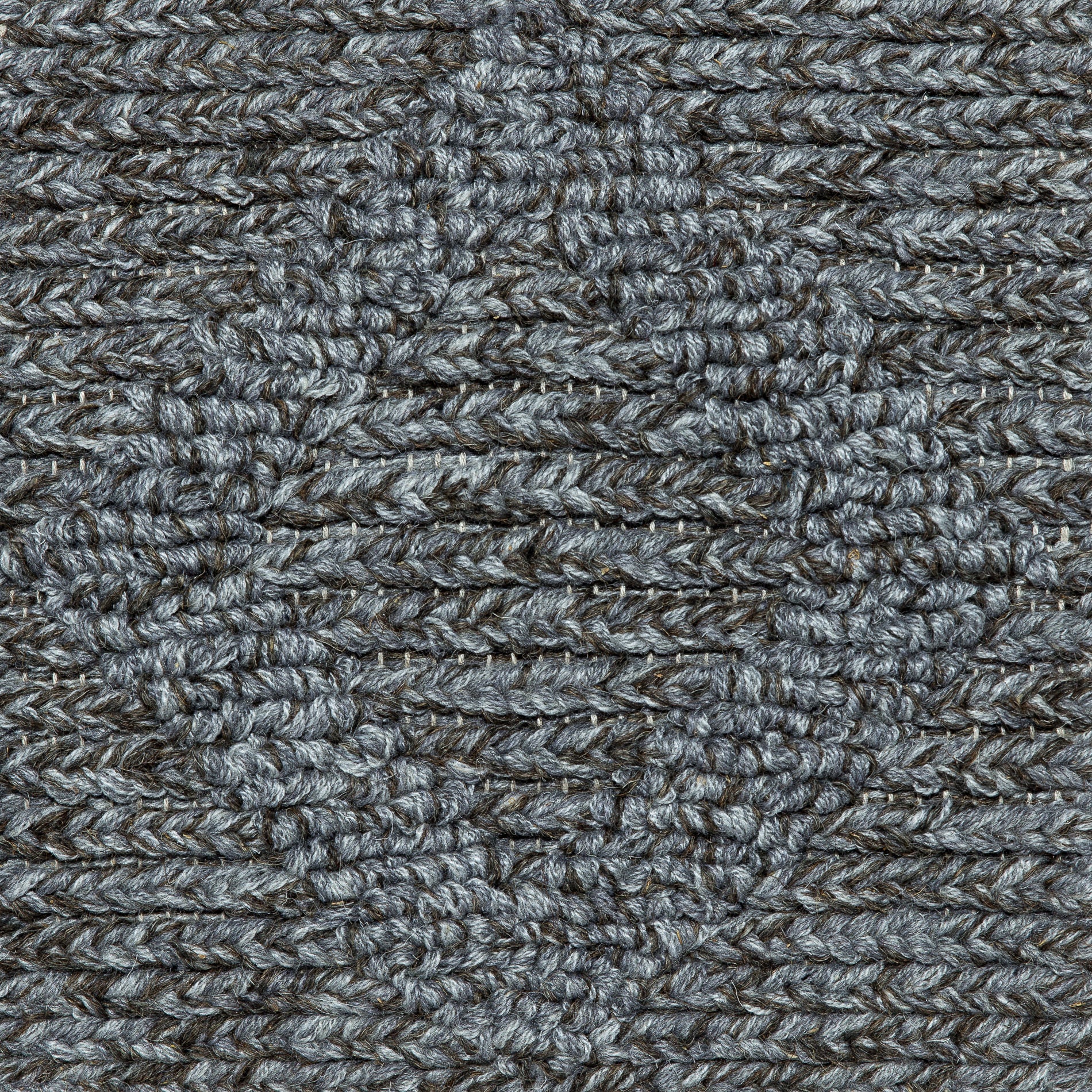 <p>Braids, Bouclé (diamond) and Field in grey mix 04, 08, 17 on the natural yarn</p>