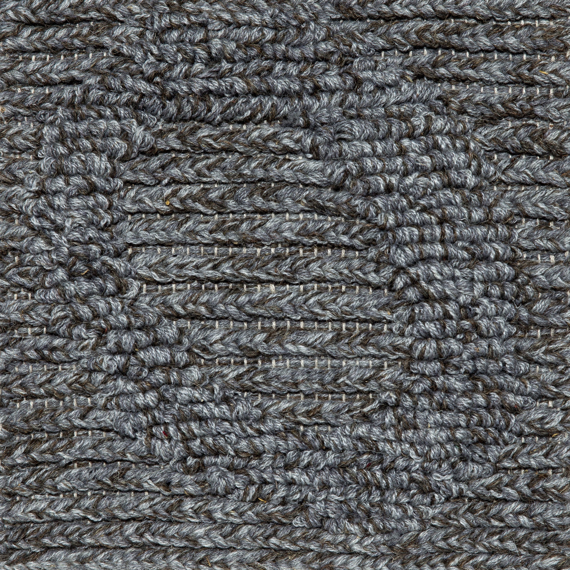 <p>Braids, Bouclé (oval) and Field in grey mix 04, 08, 17 on the natural yarn</p>