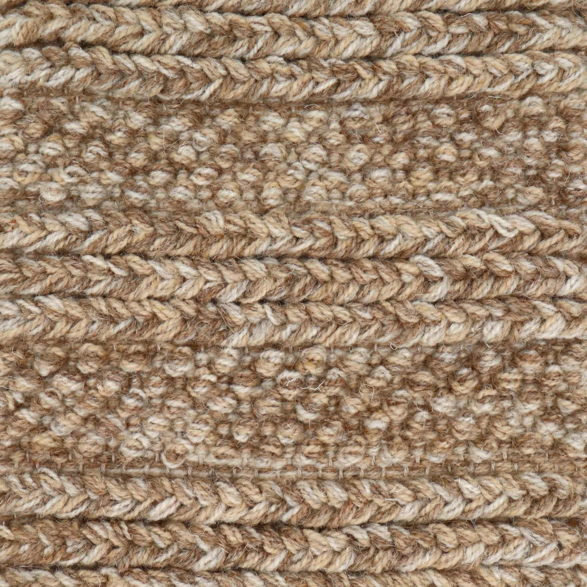 <p>Braids and Bouclé Pearls, beige mix 02, 03, 12 on the natural yarn</p>
