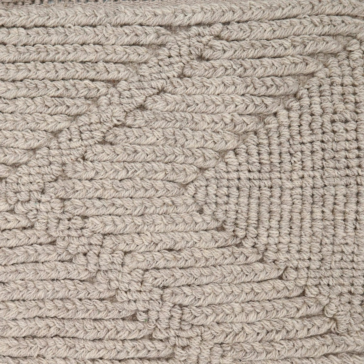 <p>Braids and Bouclé (diamonds), light grey 12 on the natural yarn</p>