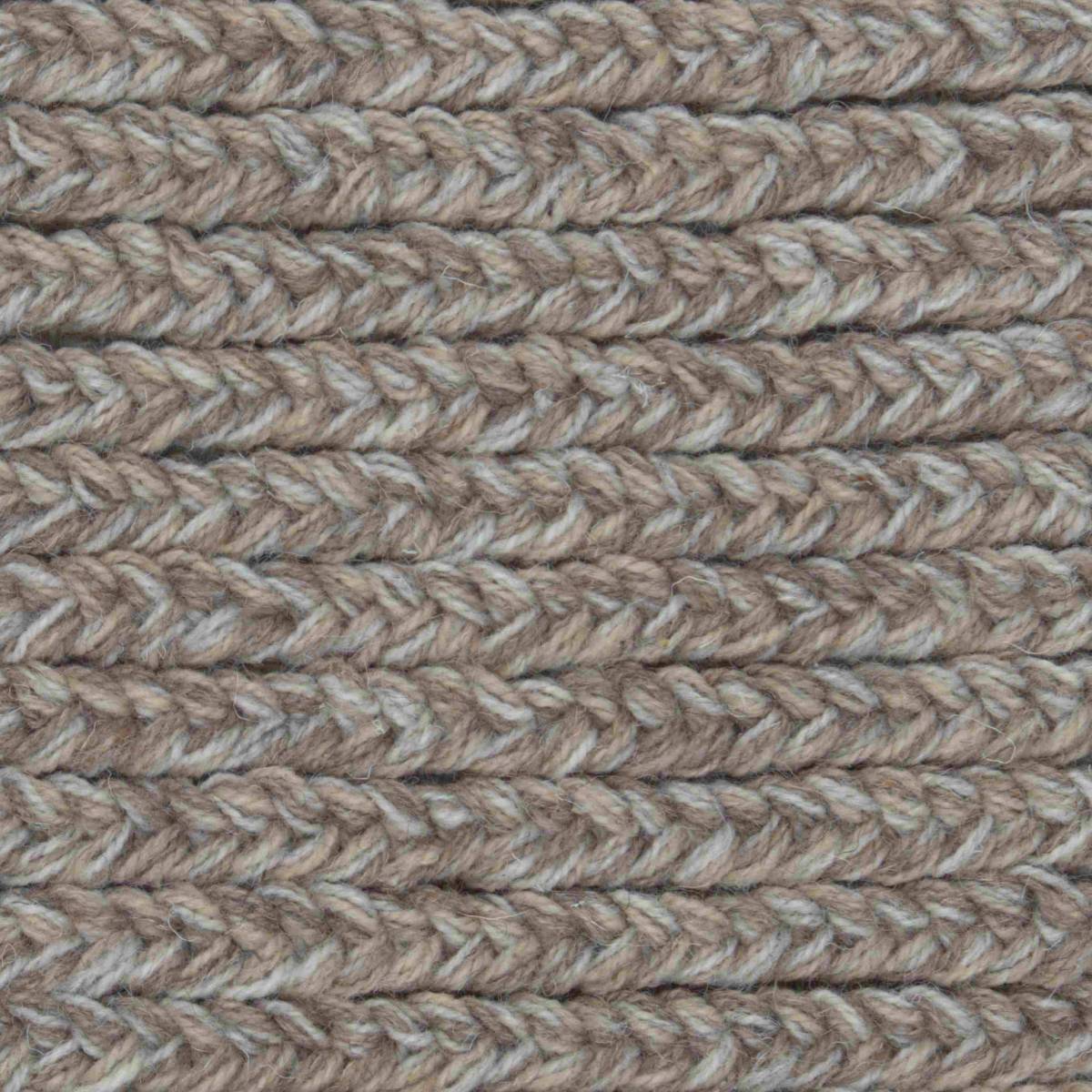 <p>Braids, beige mix 02, 03, 12 on the natural yarn</p>