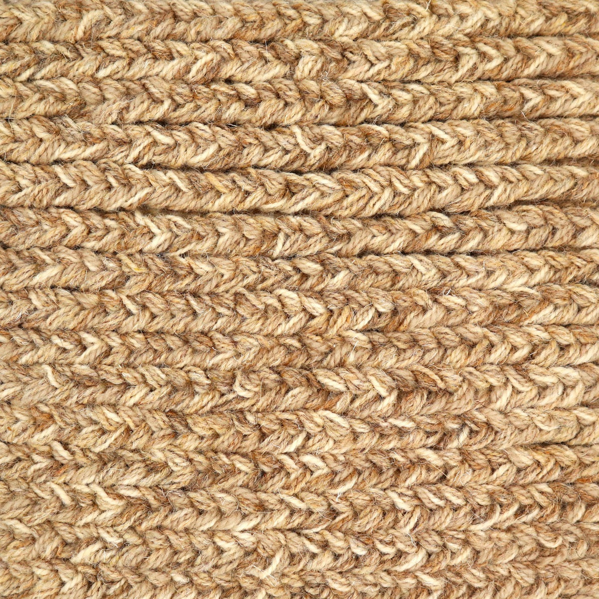 <p>Braids, beige mix 03 (3 thr.), 02, 6040, 07 on the natural yarn</p>