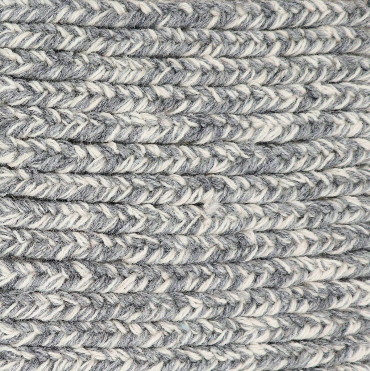 <p>Braids, mix of grey 04, 08, white 06 on the natural yarn</p>