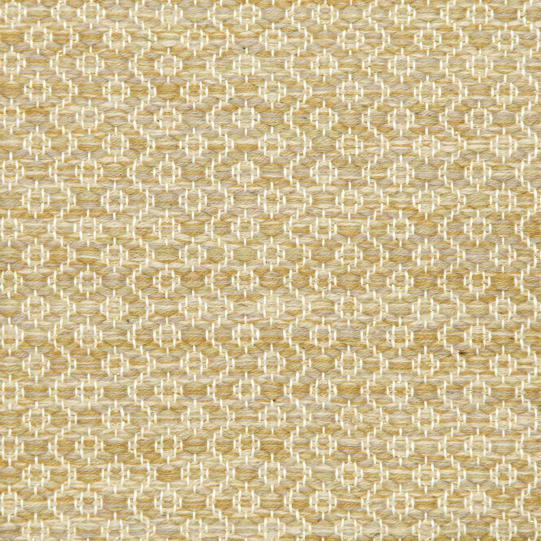 <p>Carpathiam Metallic Twisted Round Rosepath, main beige mix 03, 07, 1011, 4012, 6004, inside cream 07, 07 with gold metallic effects (1 thr.) on the white yarn</p>