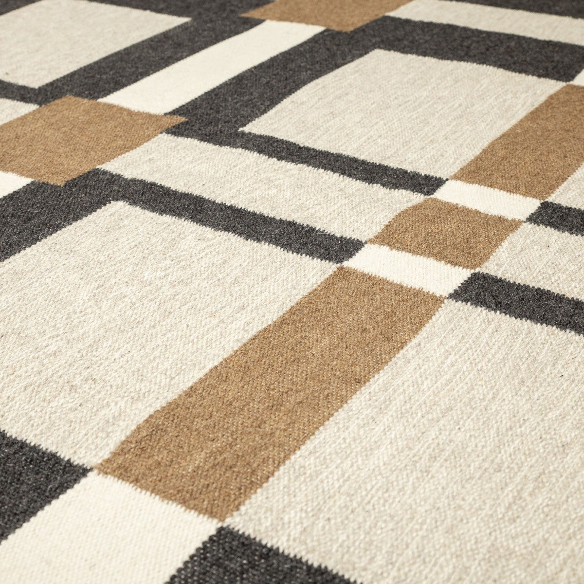 Catena – Dark Grey and Sand