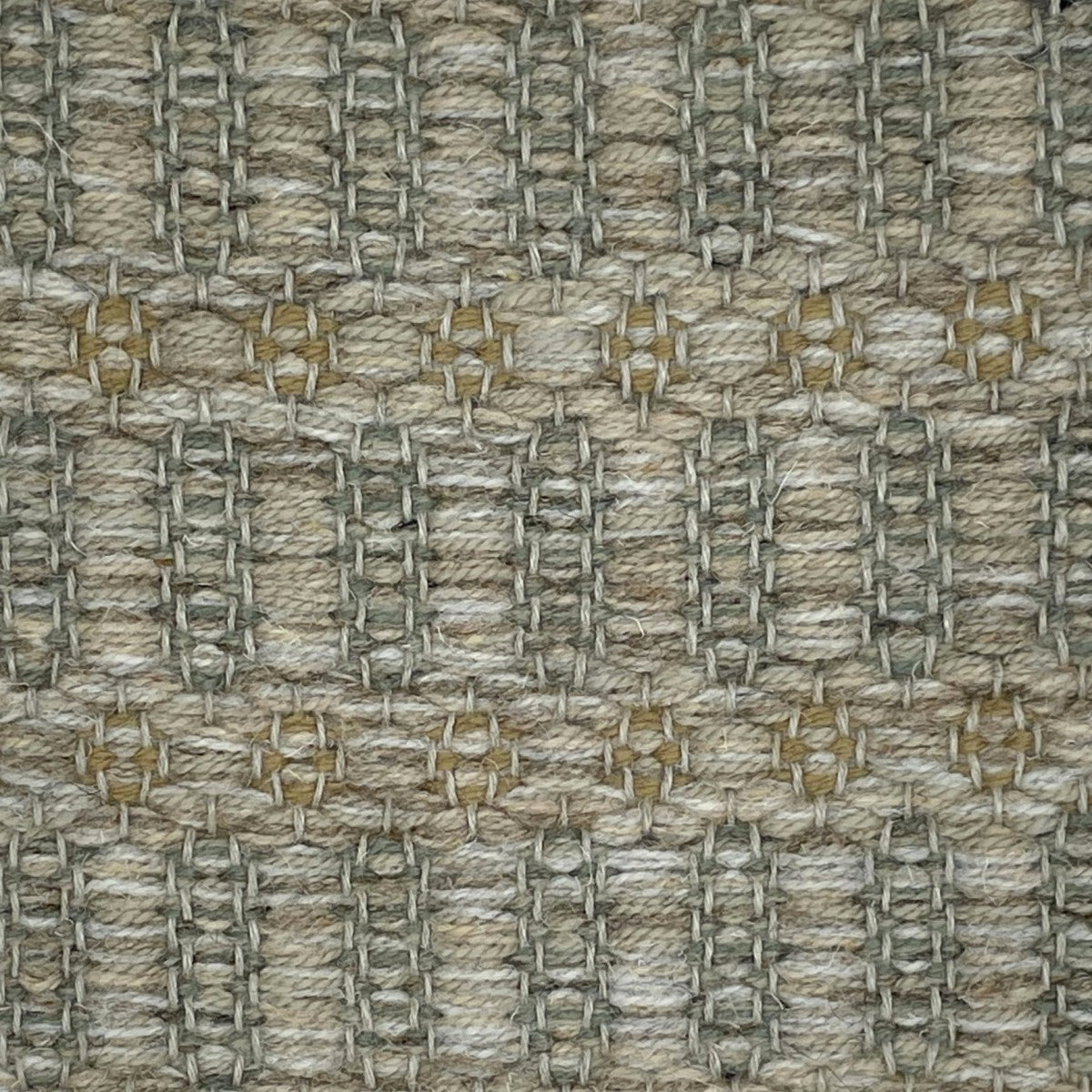 <p>Columns Double-Coloured, main beige mix 02, 03, 12, 6014, inside column 11, 1025, 4012, inside rose 6004 on the natural yarn</p>