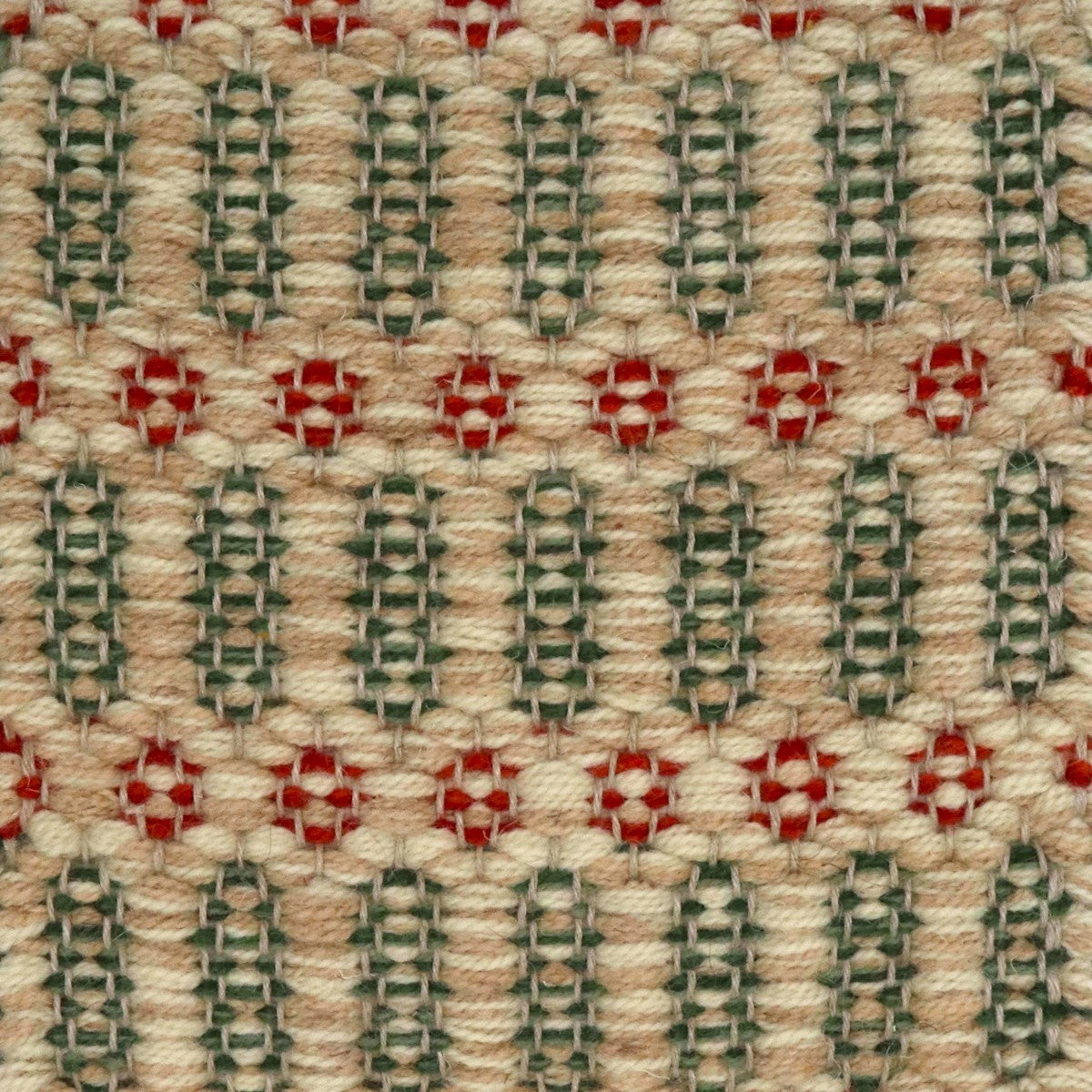 <p>Columns Double-Coloured, base cream mix 6023, 03; columns green mix 1025, СH017, 4011; rosepath red mix 8153, 8154, 3011 on the natural yarn</p>
