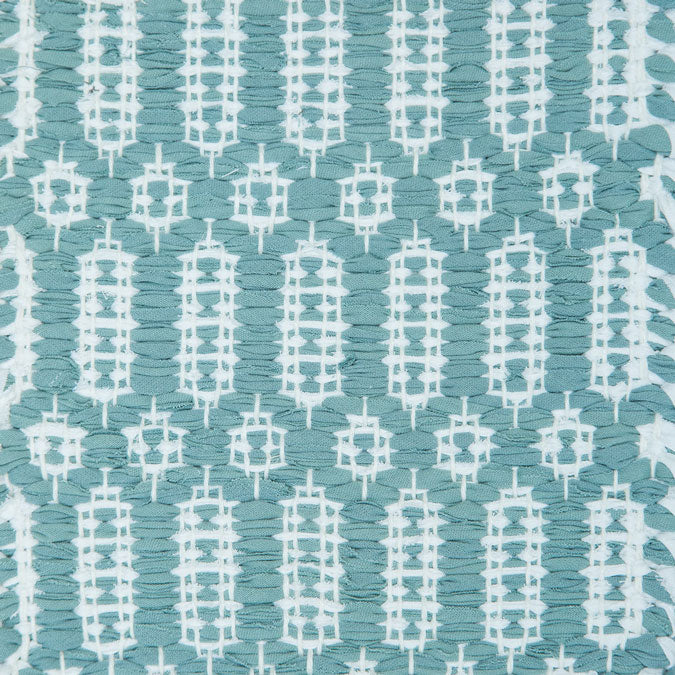 <p>Columns, main light turquoise mix 433, 433 light, inside white 101 on the white yarn</p>