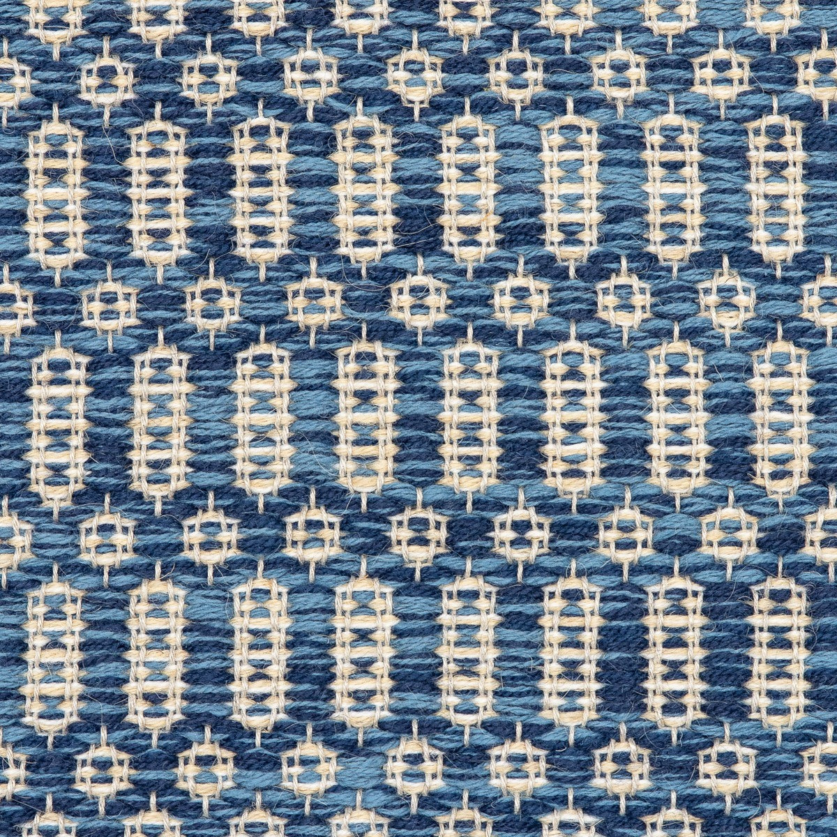 <p>Columns, main blue mix 5021, 5027, inside cream mix 19, 1023 on the natural yarn</p>
