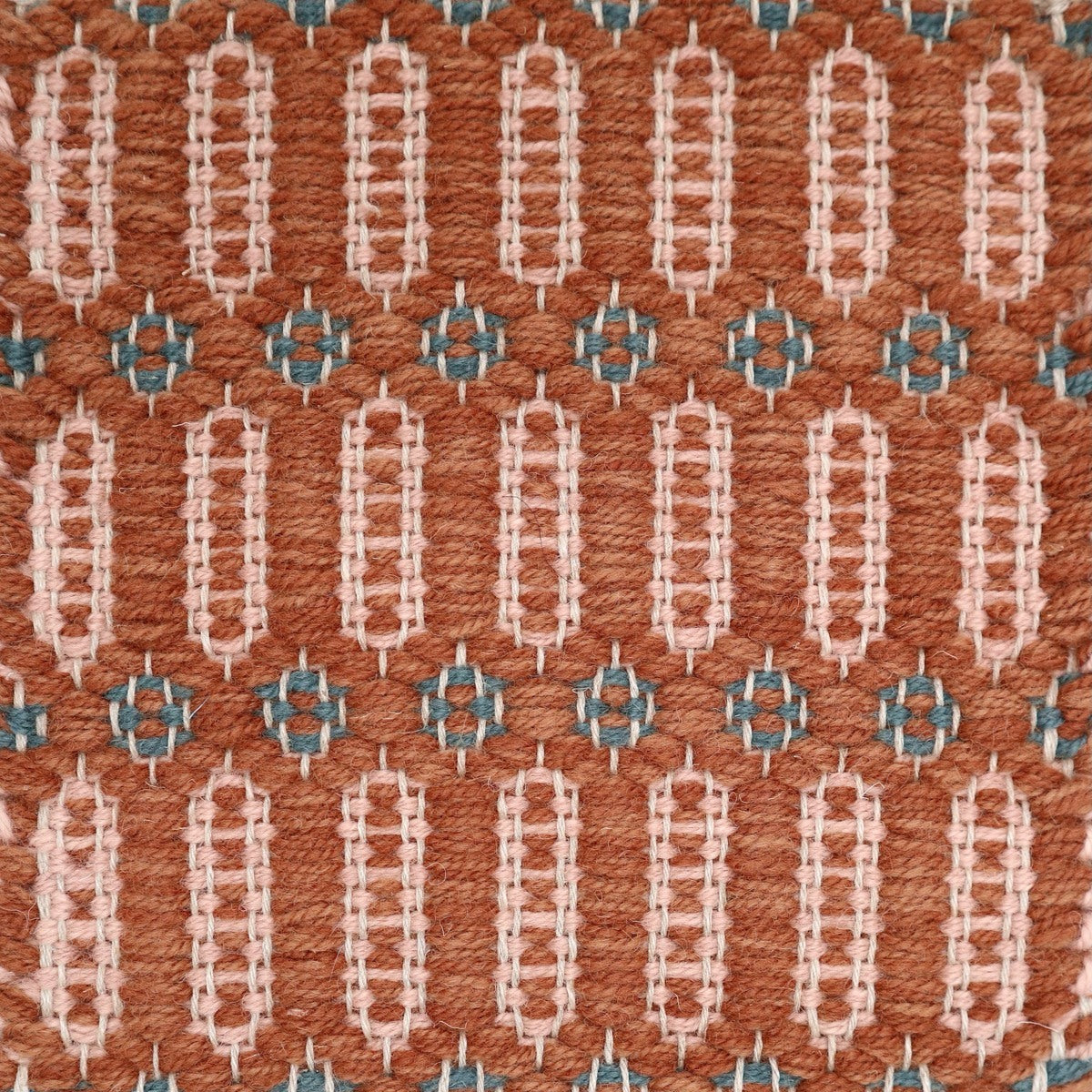 <p>Columns Double-Coloured, main brown mix 6008, 6002, inside columns beige 8108, inside rosepath blue CH3424 on the natural yarn</p>