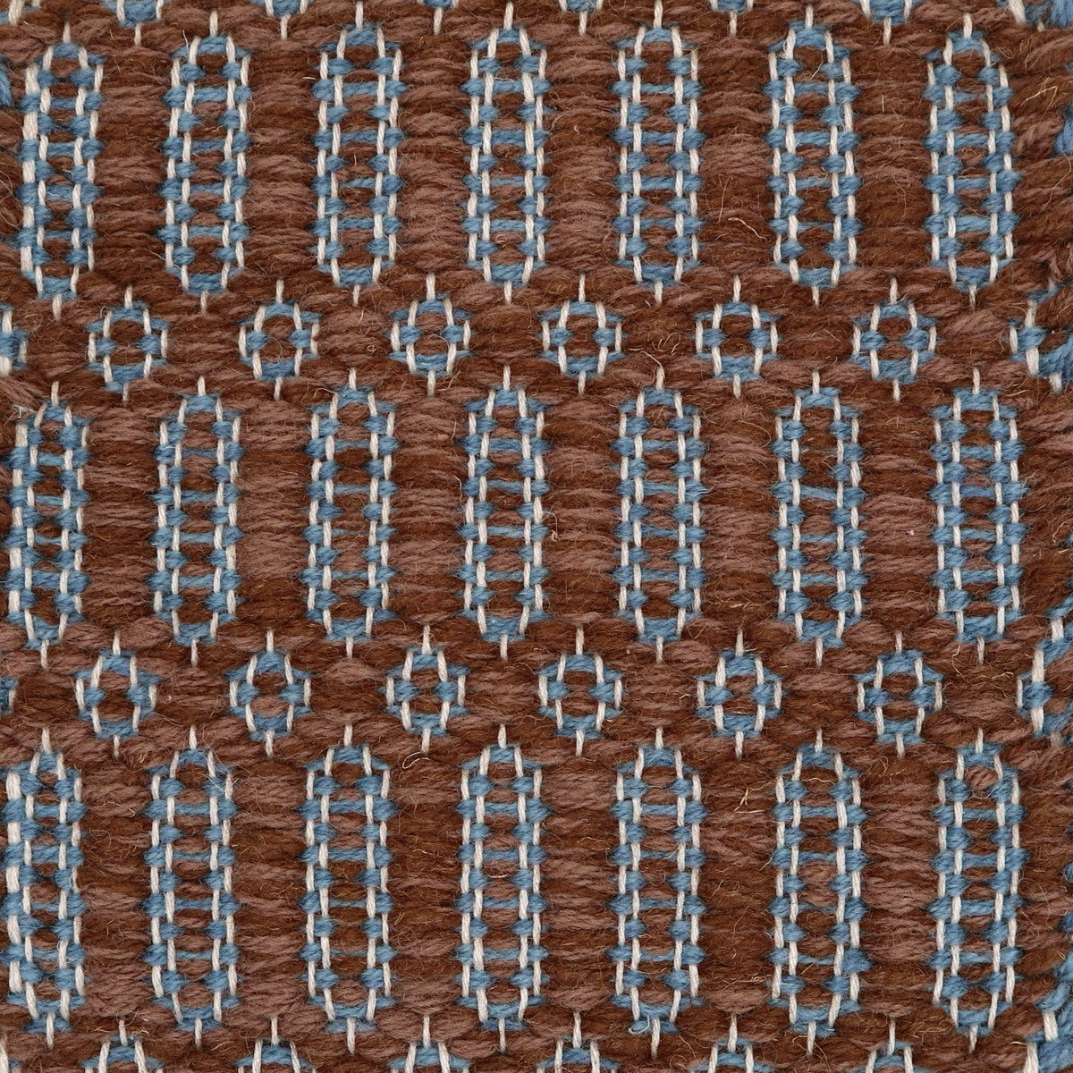 <p>Columns, main brown mix 6017, CH4225, inside blue mix 8602, 8603 on the natural yarn</p>