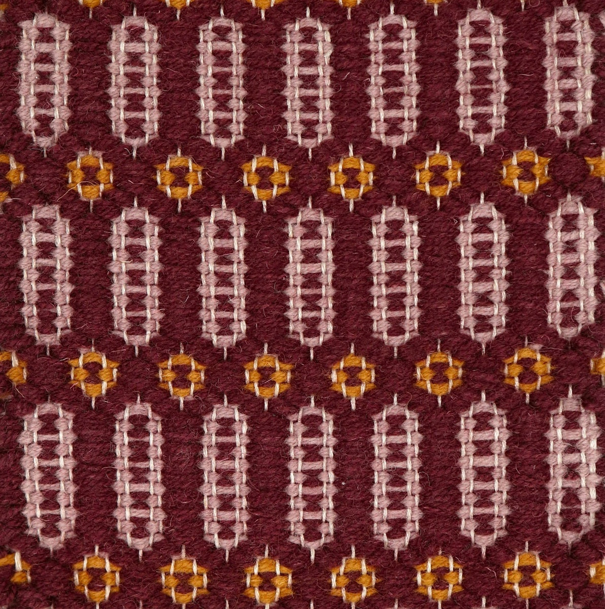 <p>Columns Double-Coloured, main - burgundy CH5226, inside columns - pink dust 8128, inside rosepath - mustard 6004 on the natural yarn</p>
