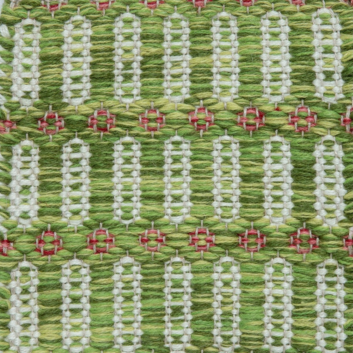 <p>Columns Double-Coloured, main green mix 4009, 4004, CH015, Inside columns white CH044, inside rosepath pink mix 3010, 3003, 3011on the natural yarn</p>