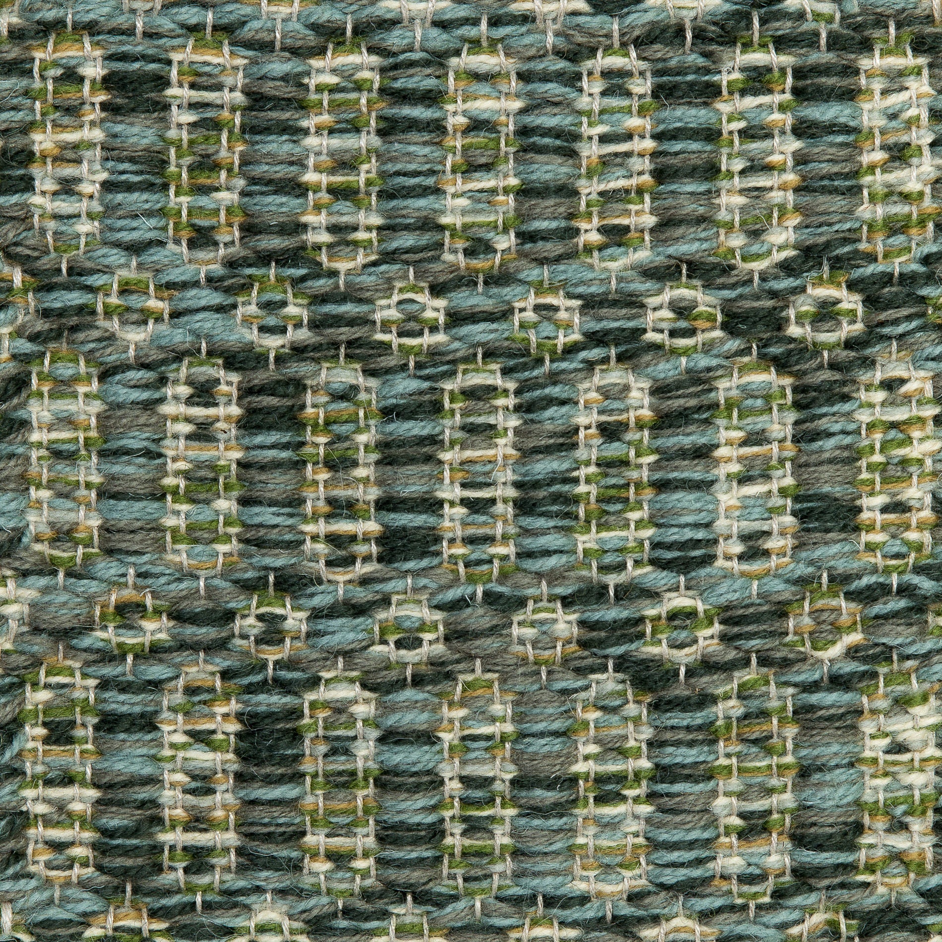 <p>Columns, main green mix CH4400, CH017, 1025, inside mix of CH4360, CH015, CH1014, 6004 on the natural yarn</p>
