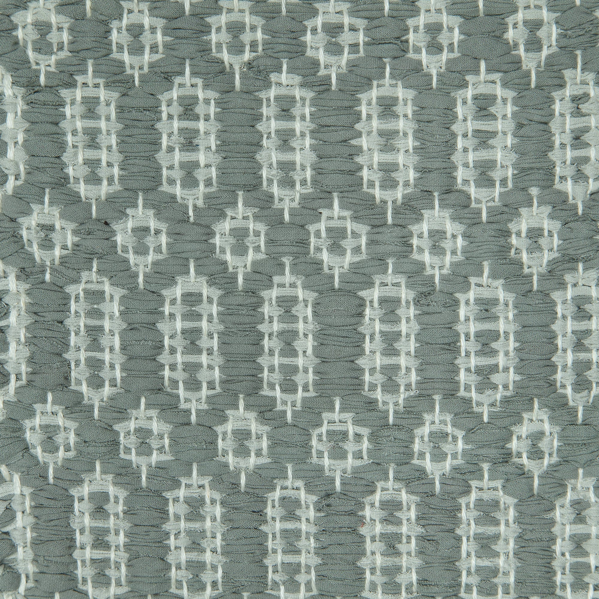 <p>Columns, main grey 122, inside light grey 150 on the white yarn</p>