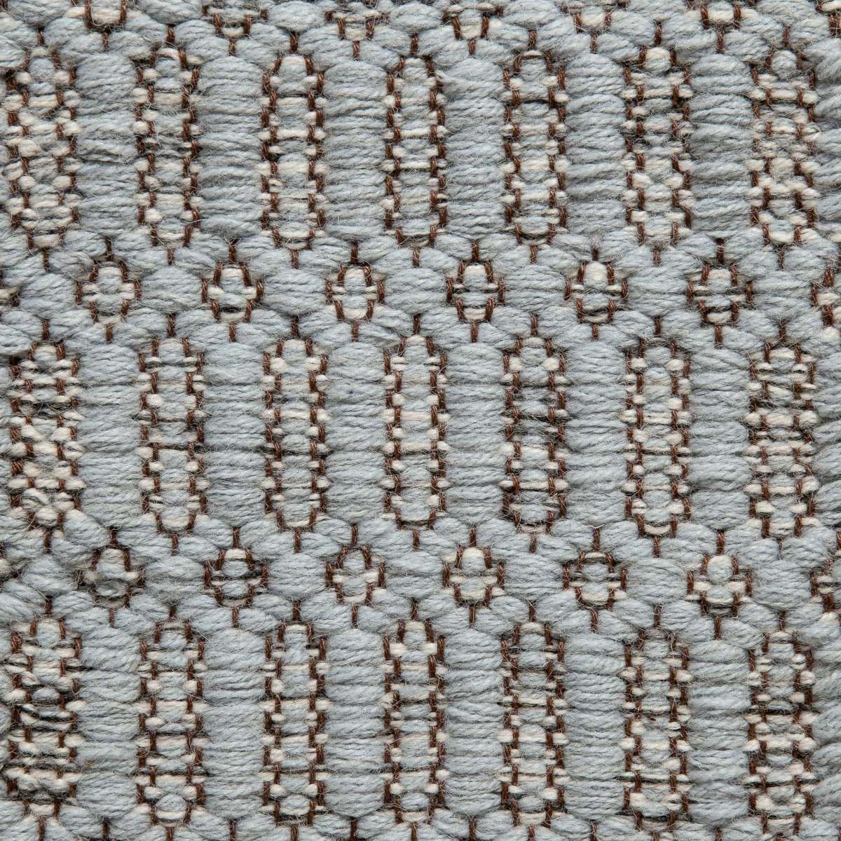 <p>Columns, main light blue CH054, inside mix of CH044, 04, 05, 1023 on the dark brown yarn</p>
