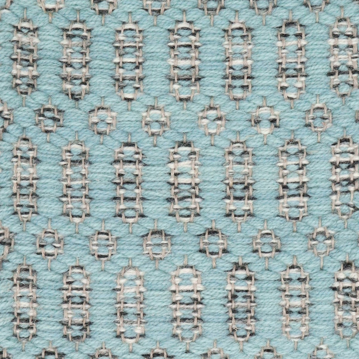 <p>Columns, main light blue mix 5012, 5032; inside mix of 01, 04, 05, 1023 on the natural yarn</p>