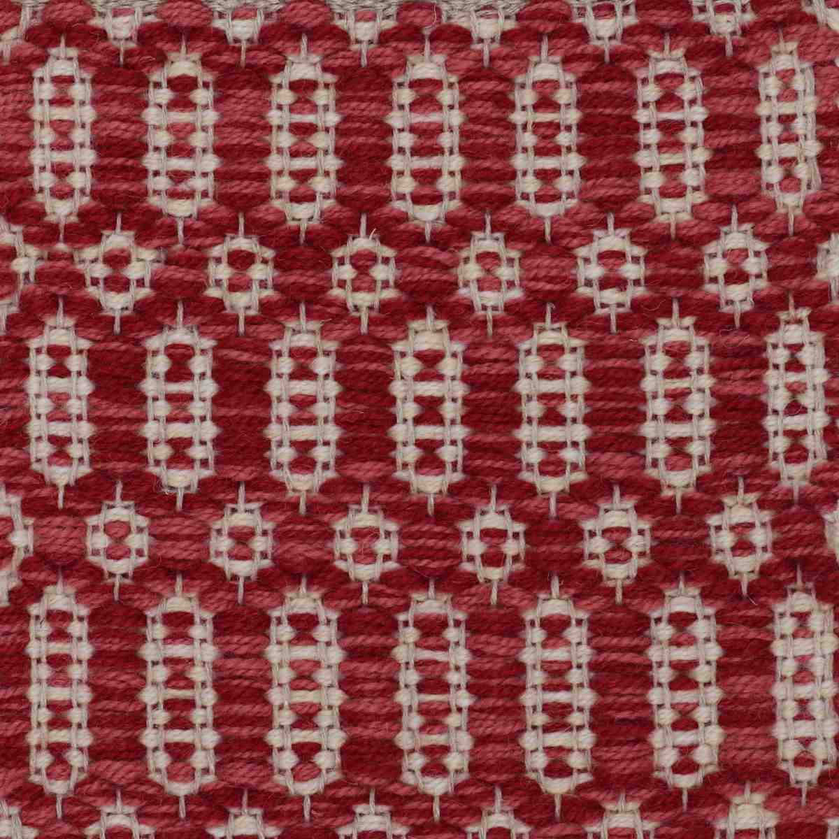 <p>Columns, main pink mix 3010,3011, ins white mix 1023, 6023 on the natural yarn</p>