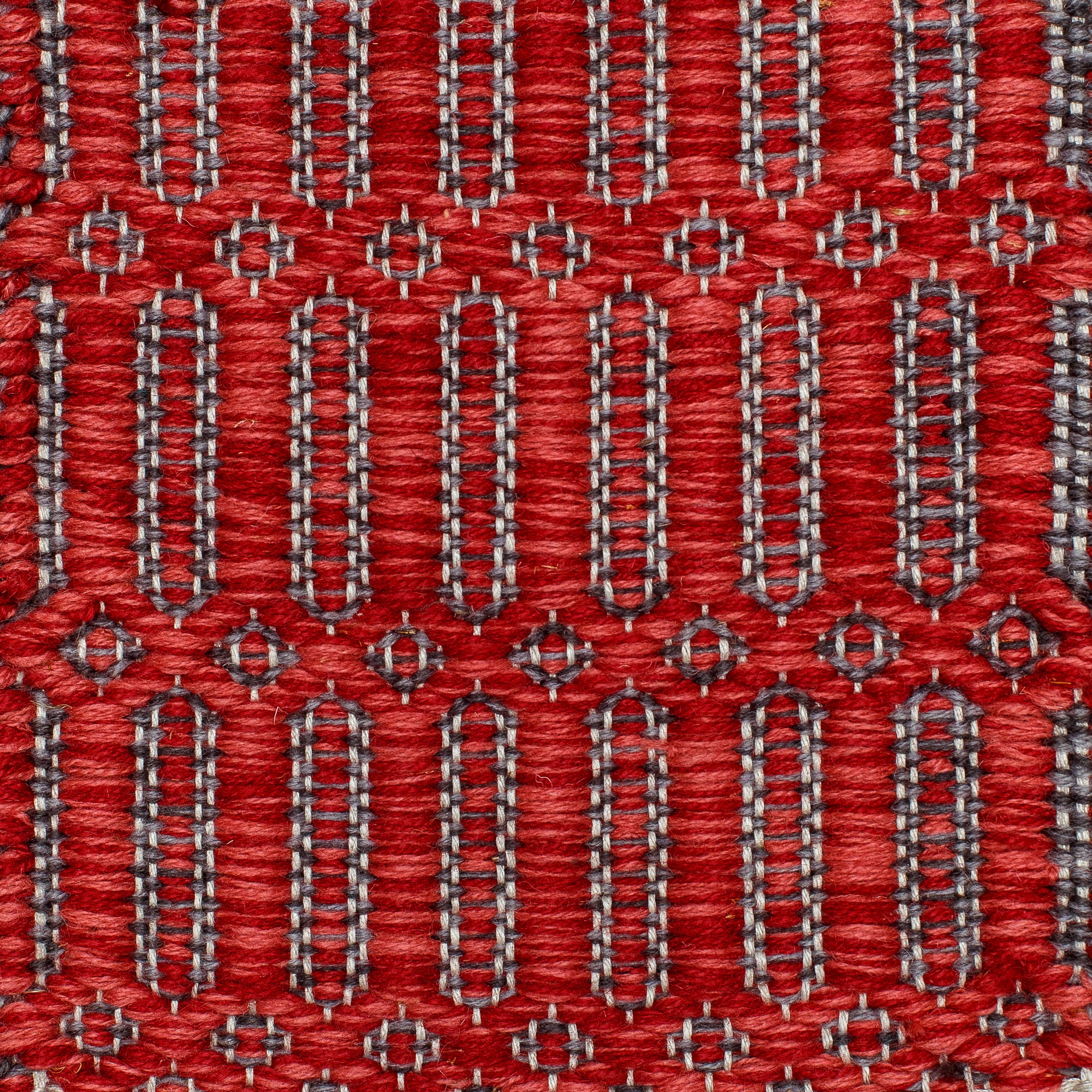<p>Columns, main red mix 3010, 3011, inside grey mix 1005, 1003 on the natural yarn</p>
