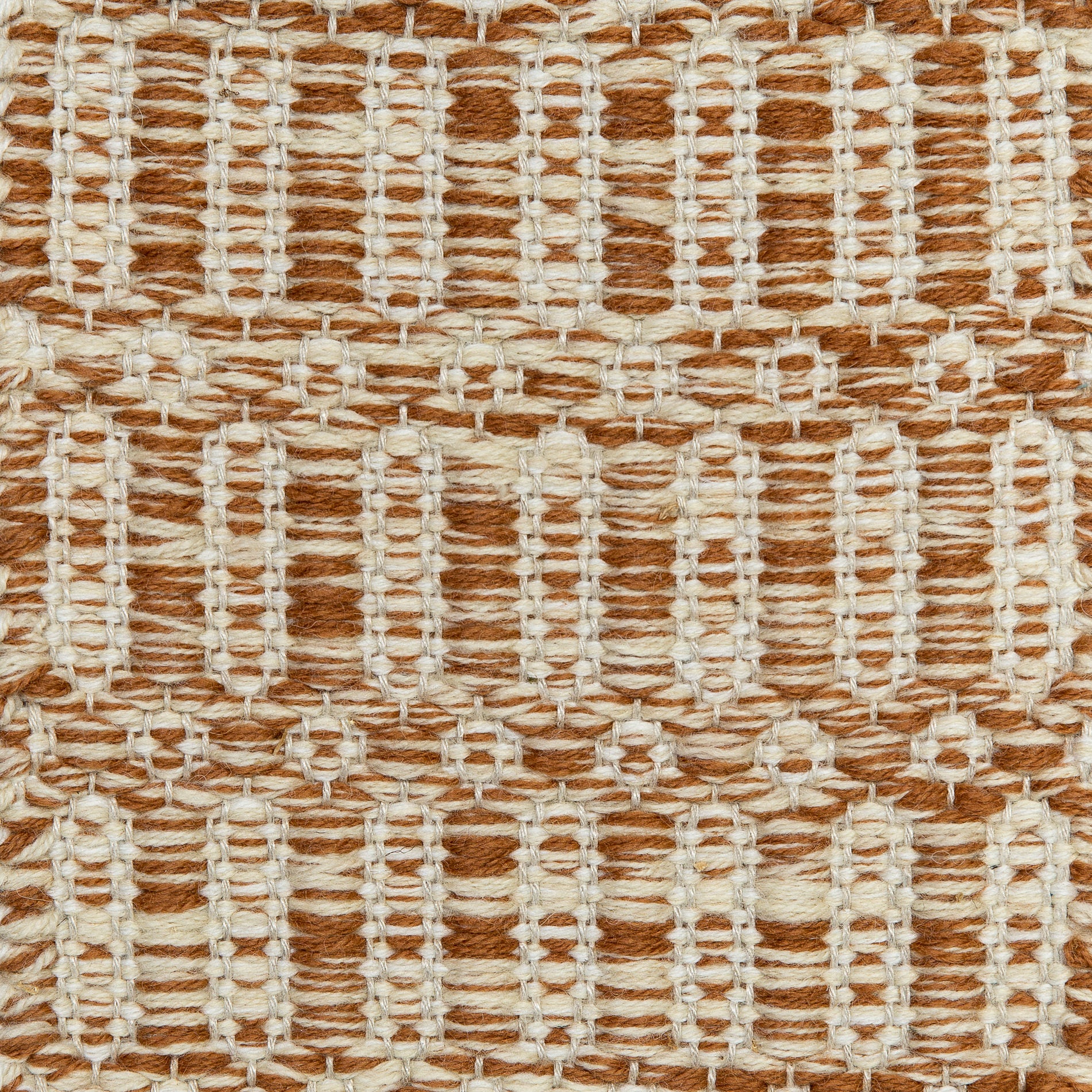 <p>Columns, main terracotta mix 6008, 6023, inside white mix 1023, 6023 on the natural yarn</p>