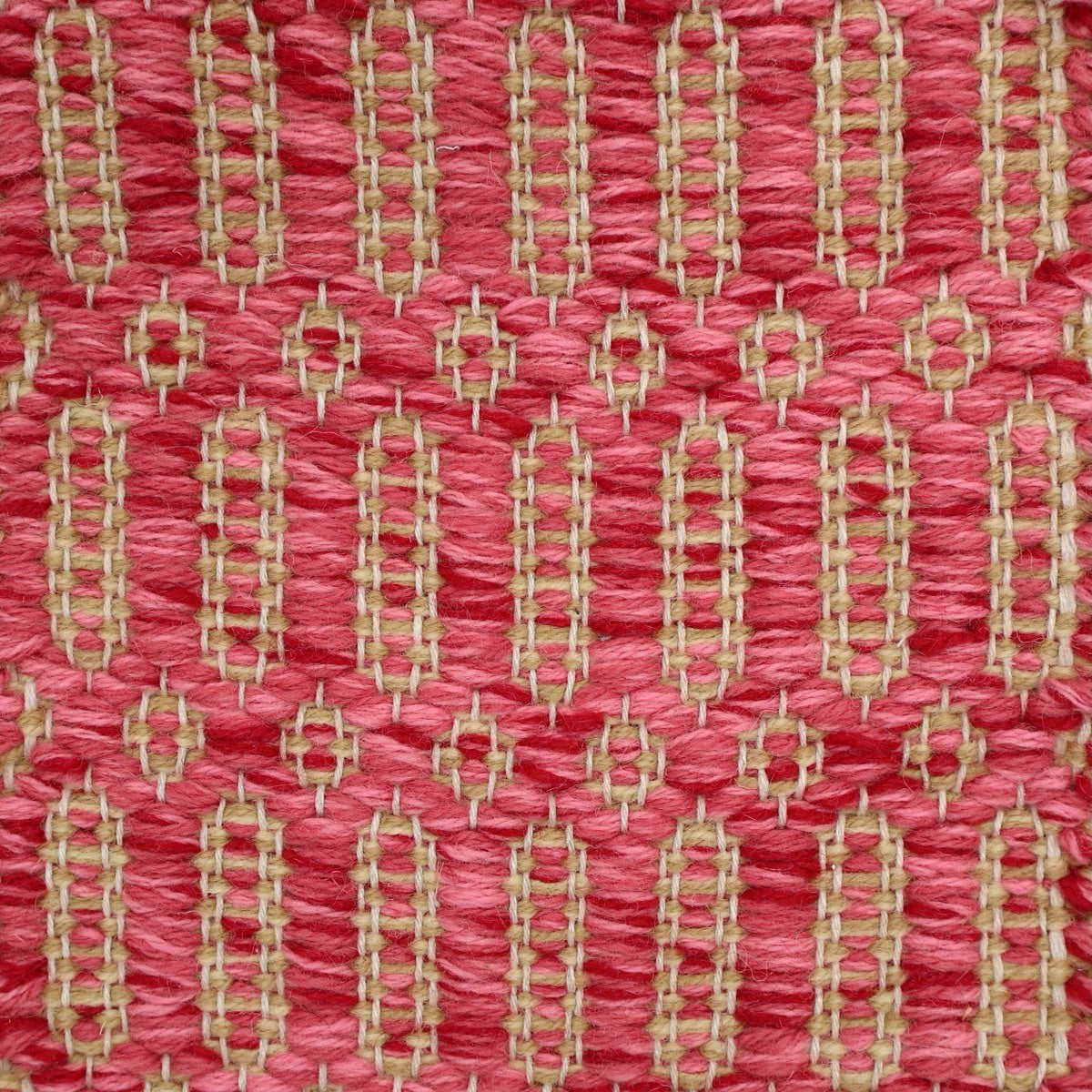 <p>Columns, raspberry mix 3010, 3003, 3011 (2 thr.), inside mustard mix 6003, 6004 on the natural yarn</p>