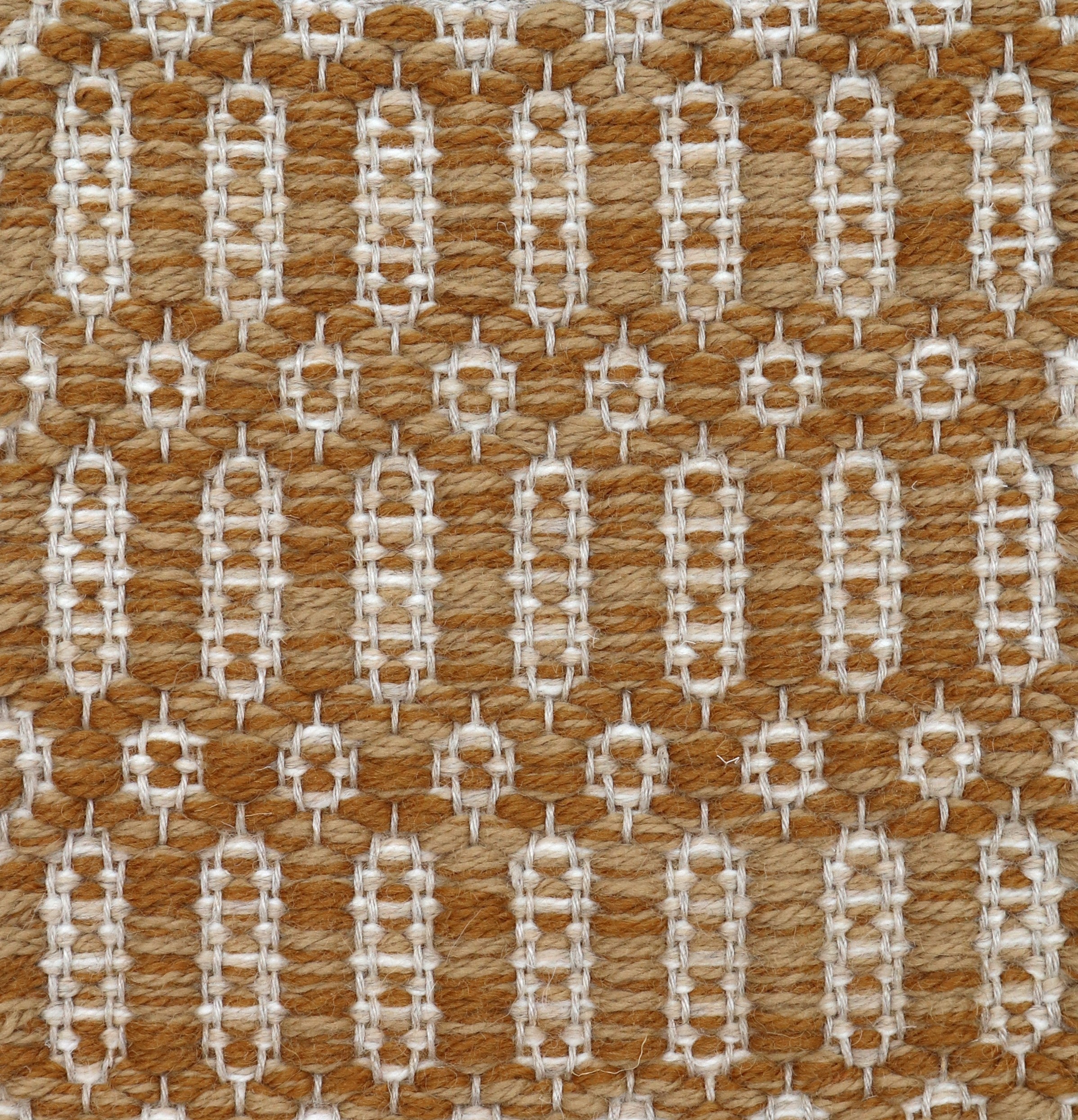 <p>Columns, main mustard mix CH018, 6004, inside cream CH044, 03 on the natural yarn</p>