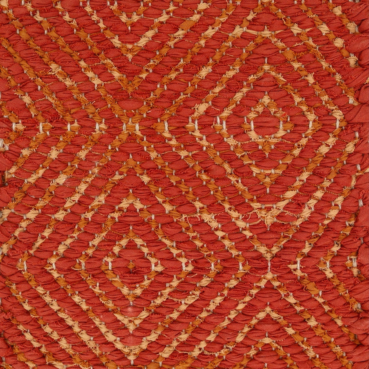 <p>Big Dual Diamond Twill, main terracotta 375, inside mustard mix  264, 284 on the natural yarn</p>