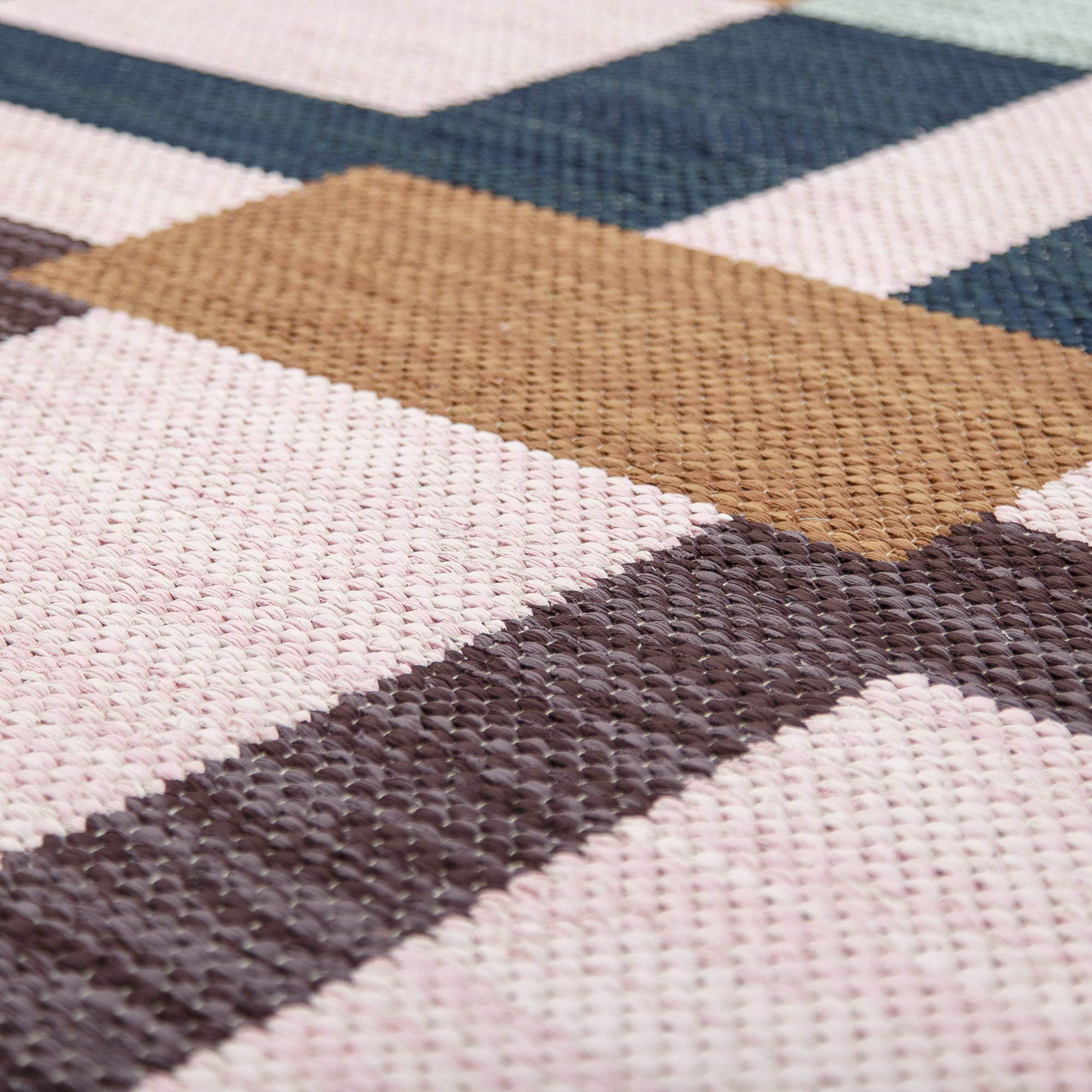 <p><meta charset="UTF-8"><a id="fancybox-right"></a><span id="fancybox-right-ico" class="fancy-ico"></span></p>
<div class="fancybox-title-inside" id="fancybox-title"></div>
<div class="fancybox-title-inside">
<div id="fancybox-title" class="fancybox-title-inside">
<meta charset="UTF-8">
<span>Cotton CATENA Rug created by Ami Katz, lila mix 396, 3350, pink mix 380, 360, blue mix 161, 534, light blue mix 122, 121, beige mix 245, 246 on the natural yarn</span><br>
</div>
<br>
</div>