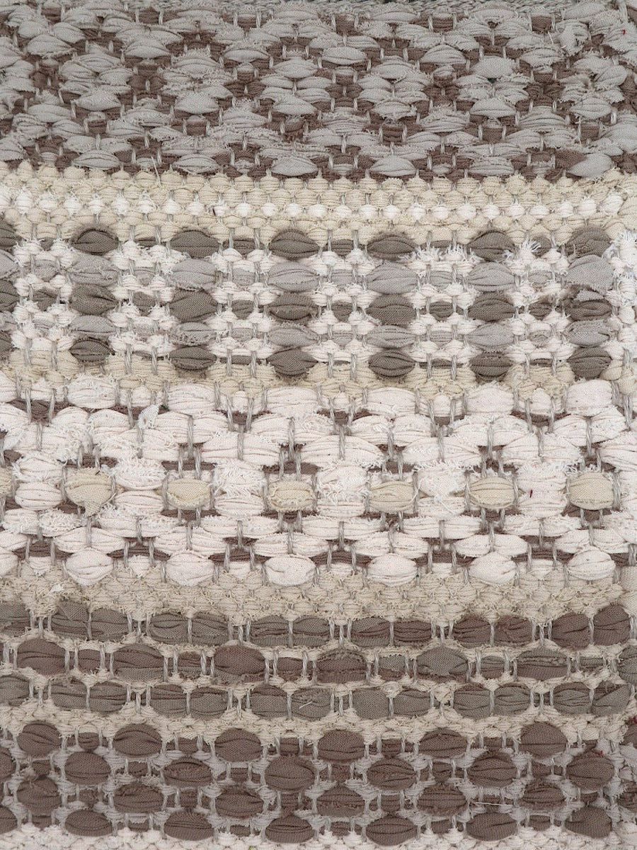 <p>Country Rug, alt. 104, 2203-1,  216, 2200, 244-1 and mixed on the natural yarn</p>