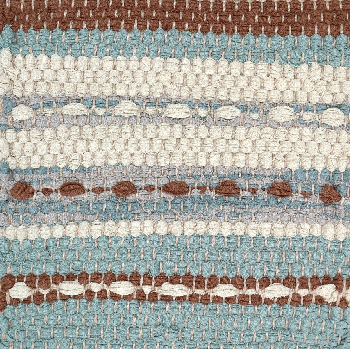 <p>Country Rug, beige 220, light blue 433, grey mix 126, 127, white 129/1 on the natural yarn</p>