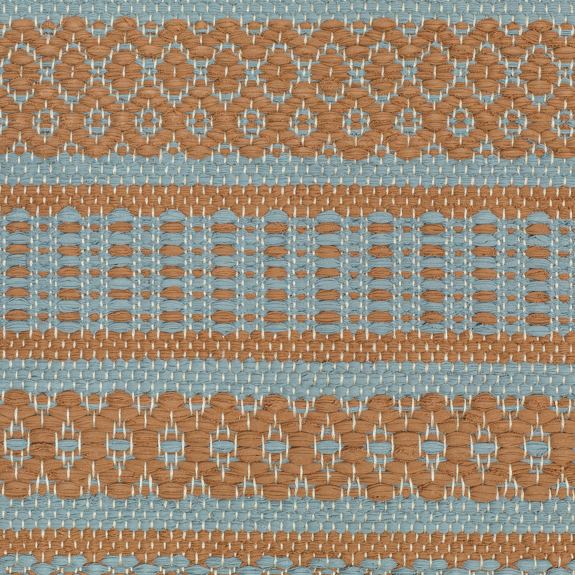 <p>Country Rug in different techniques, main grey 126, inside cognac 213 on the natural yarn</p>