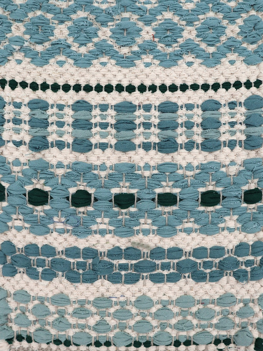 <p>Country Rug, main alt. and 411, 411 light ,433-2, detail 493, inside 104 on the natural yarn</p>