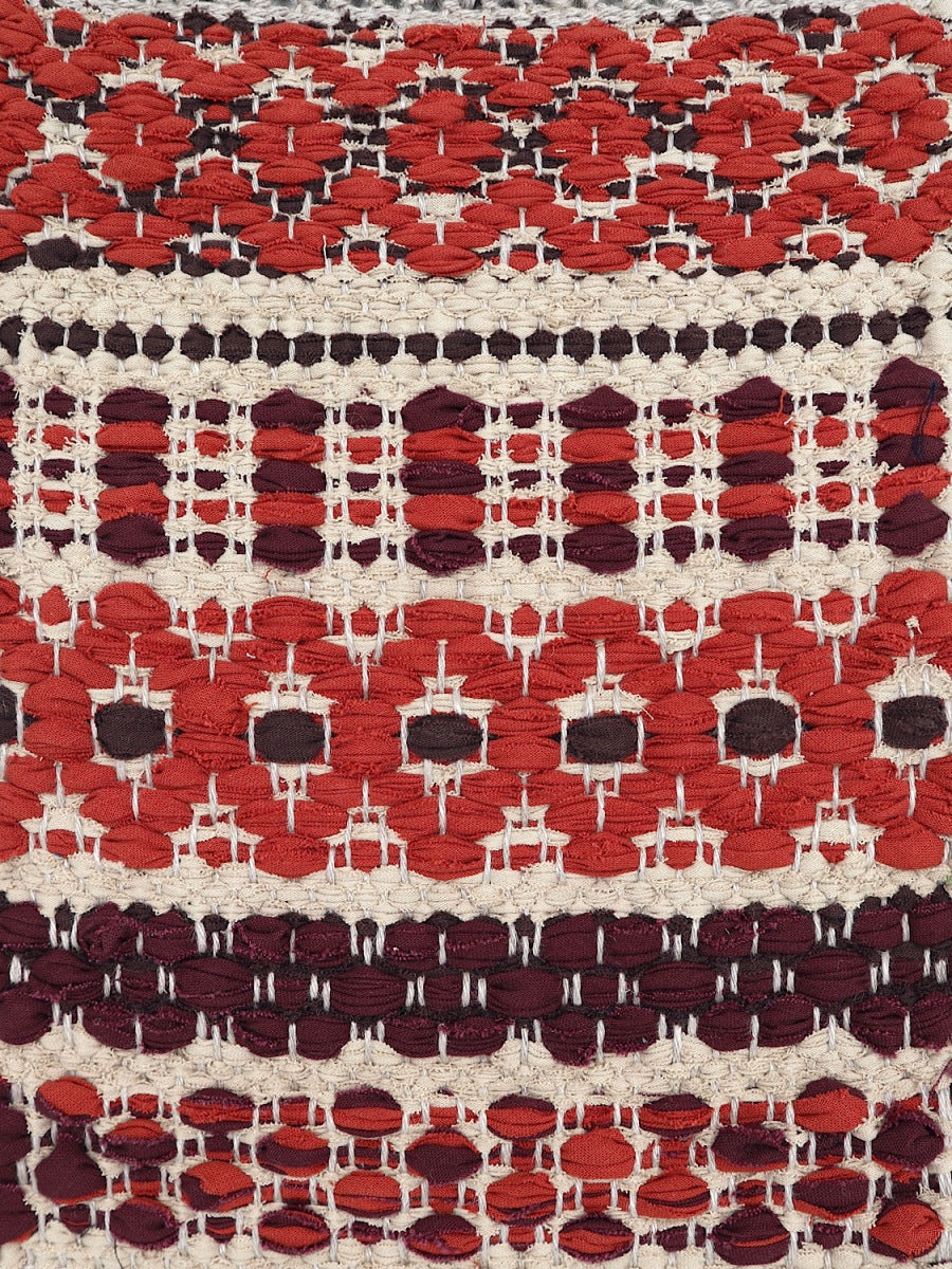 <p>Country Rug, main alt. and in mix 377, 398-1, inside  alt. and in mix 237, 249 on the natural yarn</p>