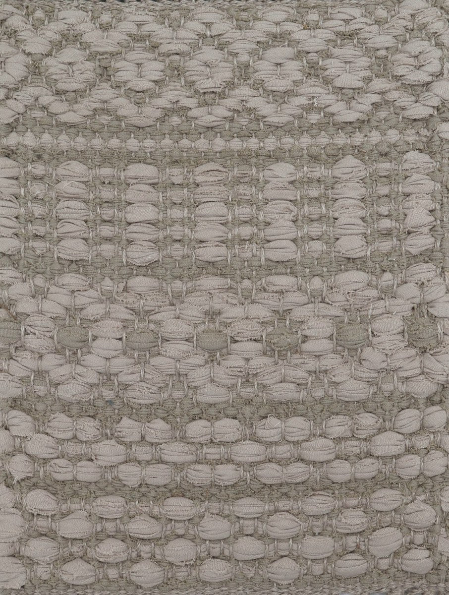 <p>Country Rug, main beige 2200, inside greenish beige 2209 on the natural yarn</p>