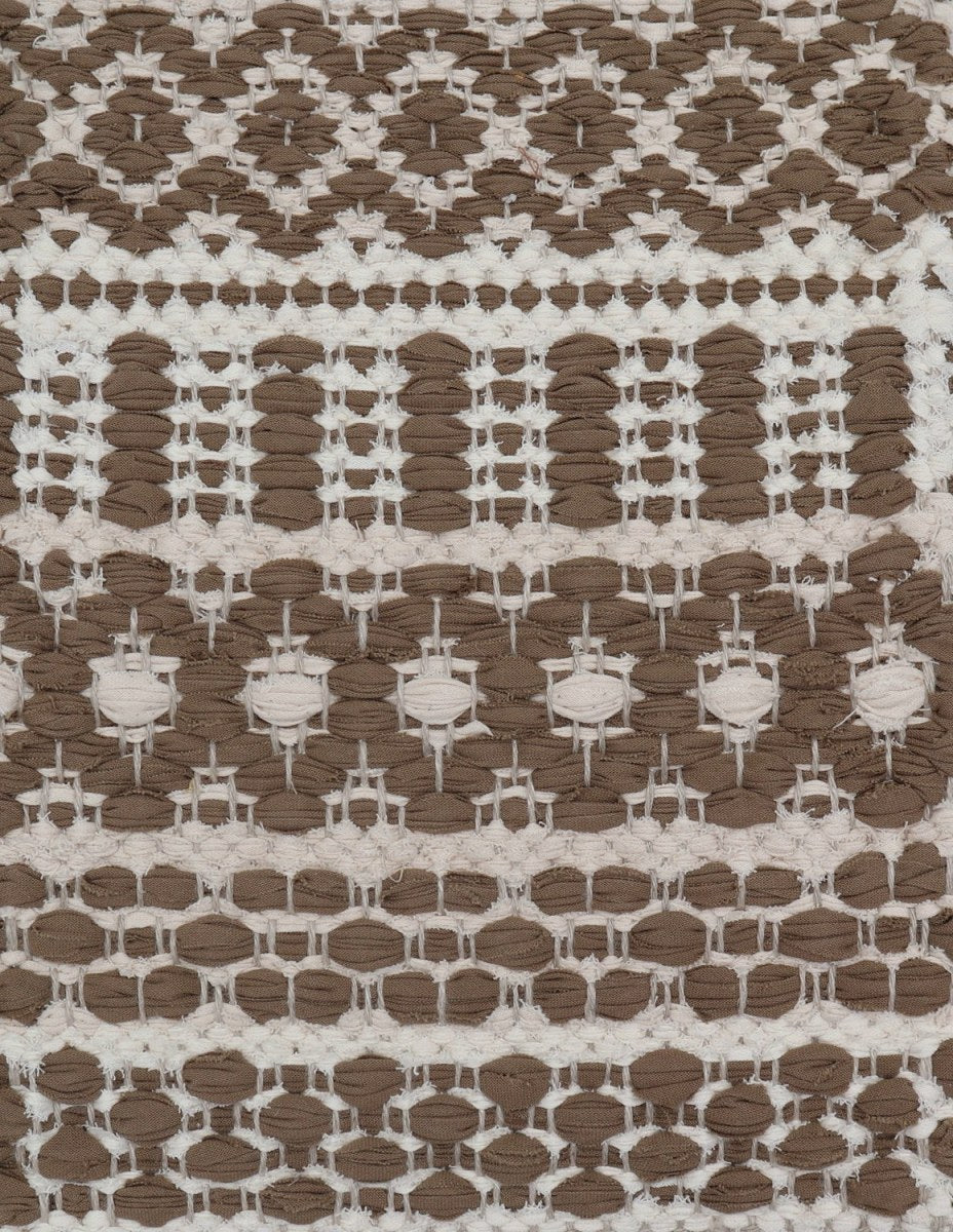 <p>Country Rug, main brown  224, 202, inside cream 102, 104 on the natural yarn</p>