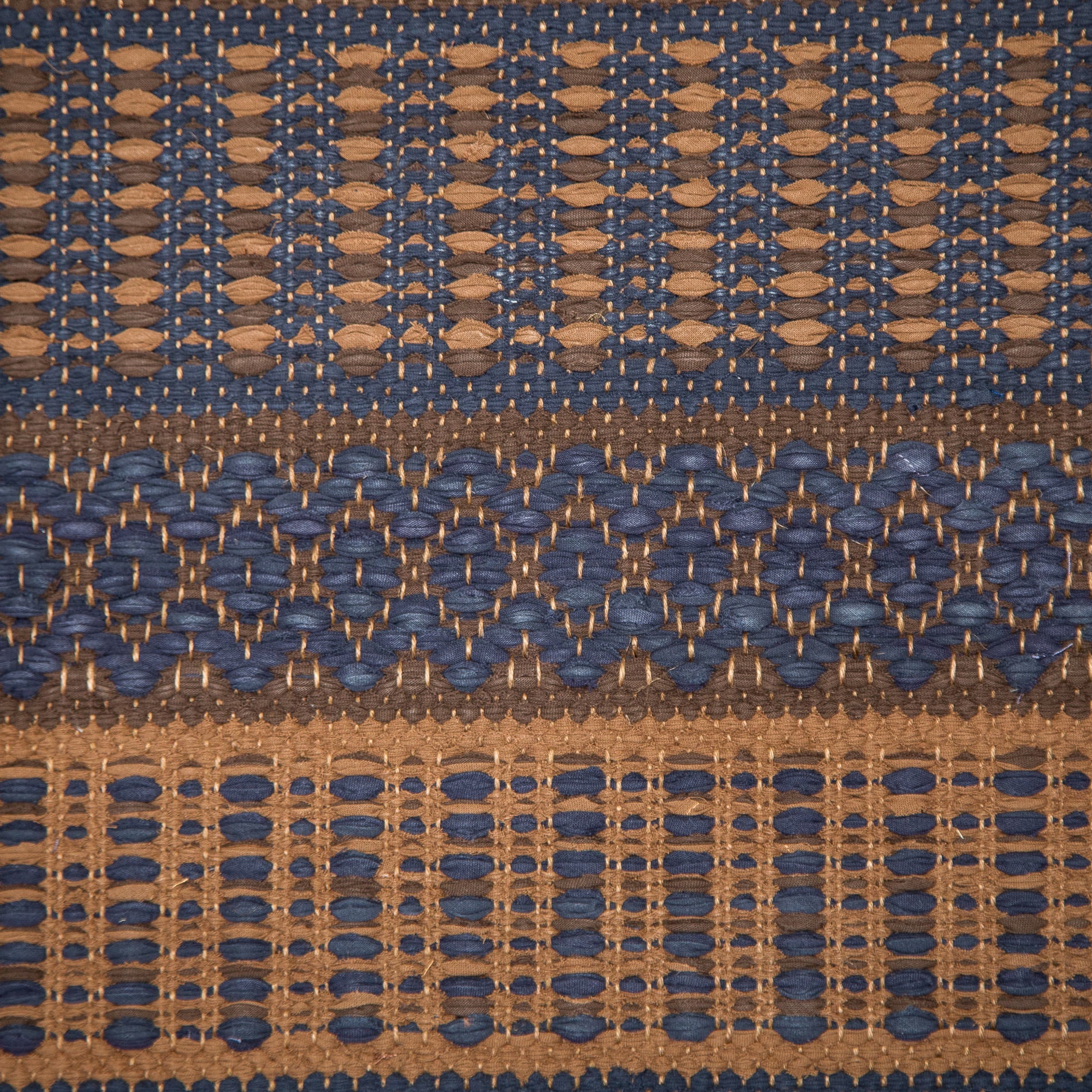 <p>Country Rug in different techniques, blue mix 538, 539, brown 247, dark brown 243, on the brown yarn</p>